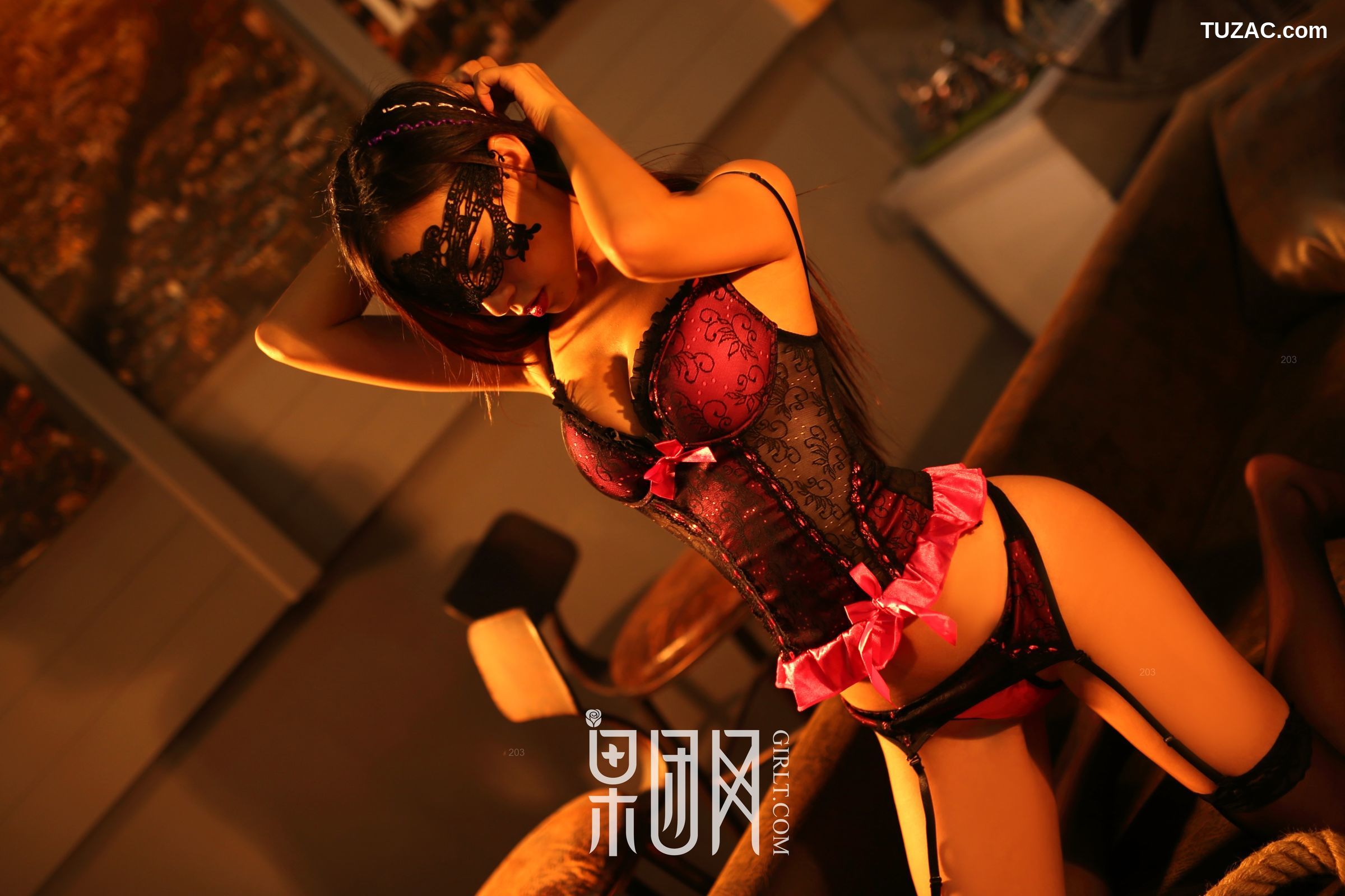 GIRLT果团网-002-性感小怪兽-轻舔嘴唇诱惑情趣内衣