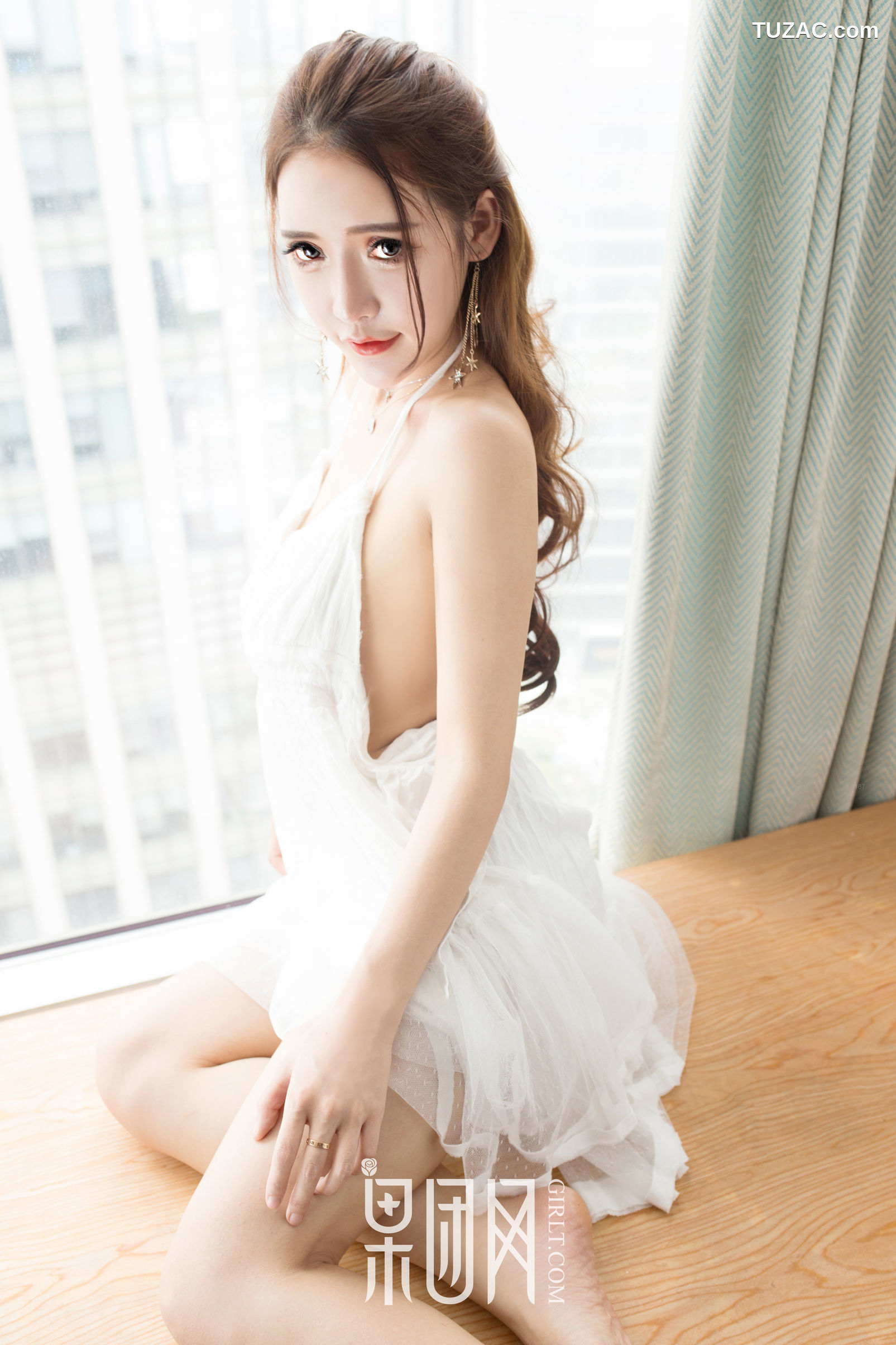 GIRLT果团网-011-Lunana-Lee-爆乳萝莉-尺度全开阳台大玩露出