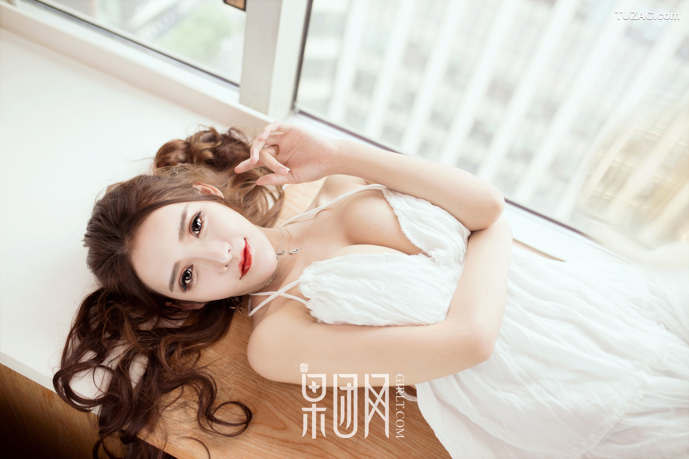 GIRLT果团网-011-Lunana-Lee-爆乳萝莉-尺度全开阳台大玩露出