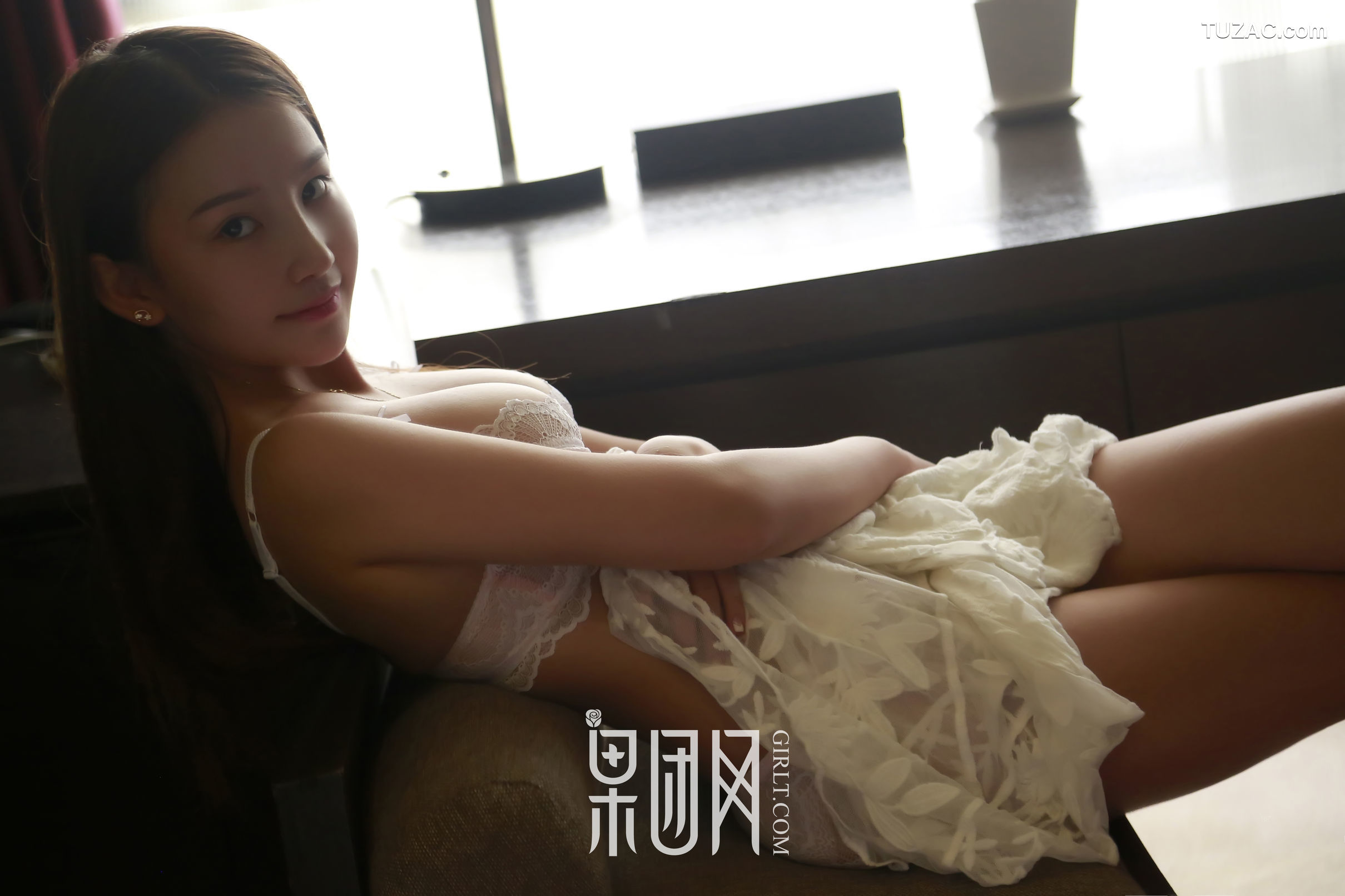 GIRLT果团网-025-琪琪-学生妹白丝翘臀丰胸制服