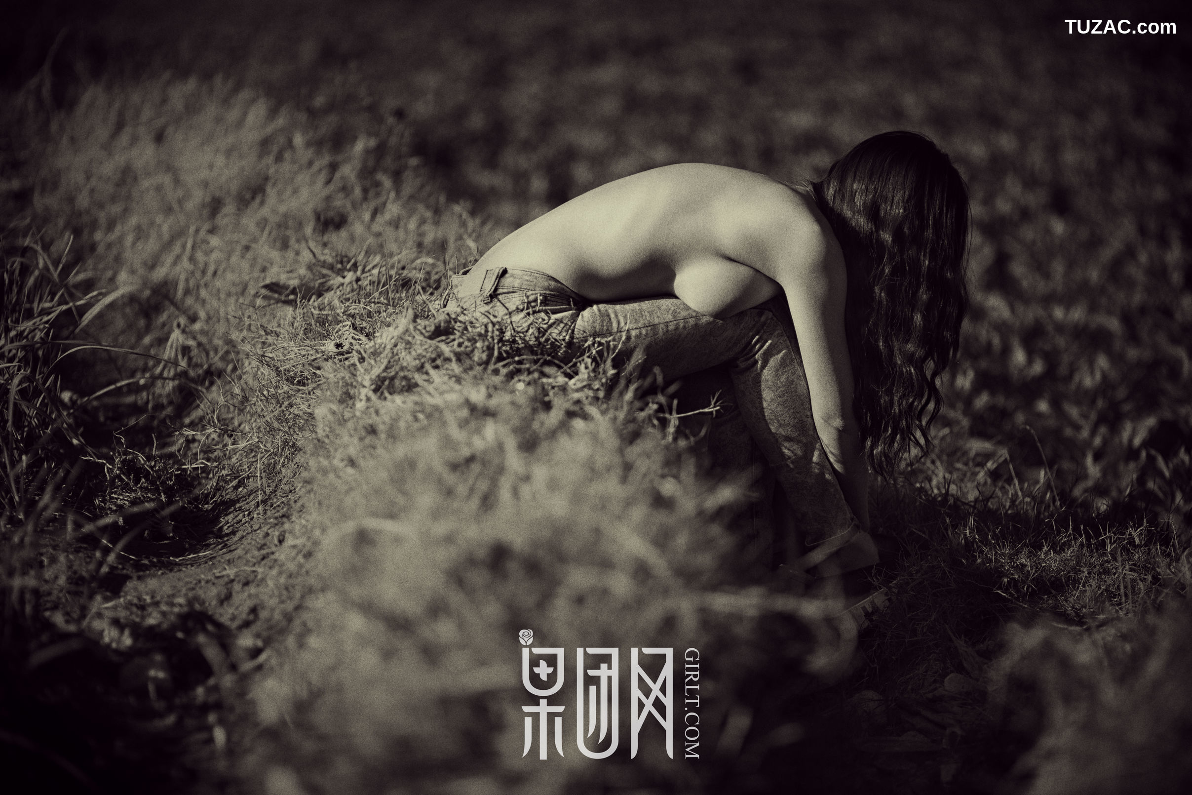 GIRLT果团网-033-美女画家-全裸上阵人体艺术