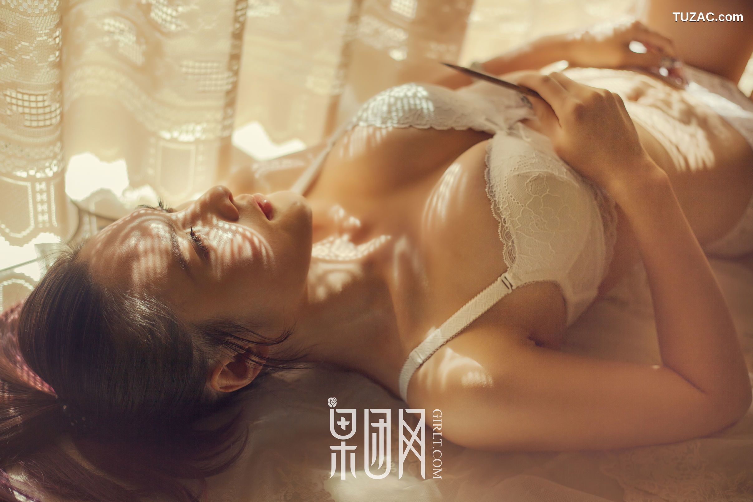 GIRLT果团网-033-美女画家-全裸上阵人体艺术