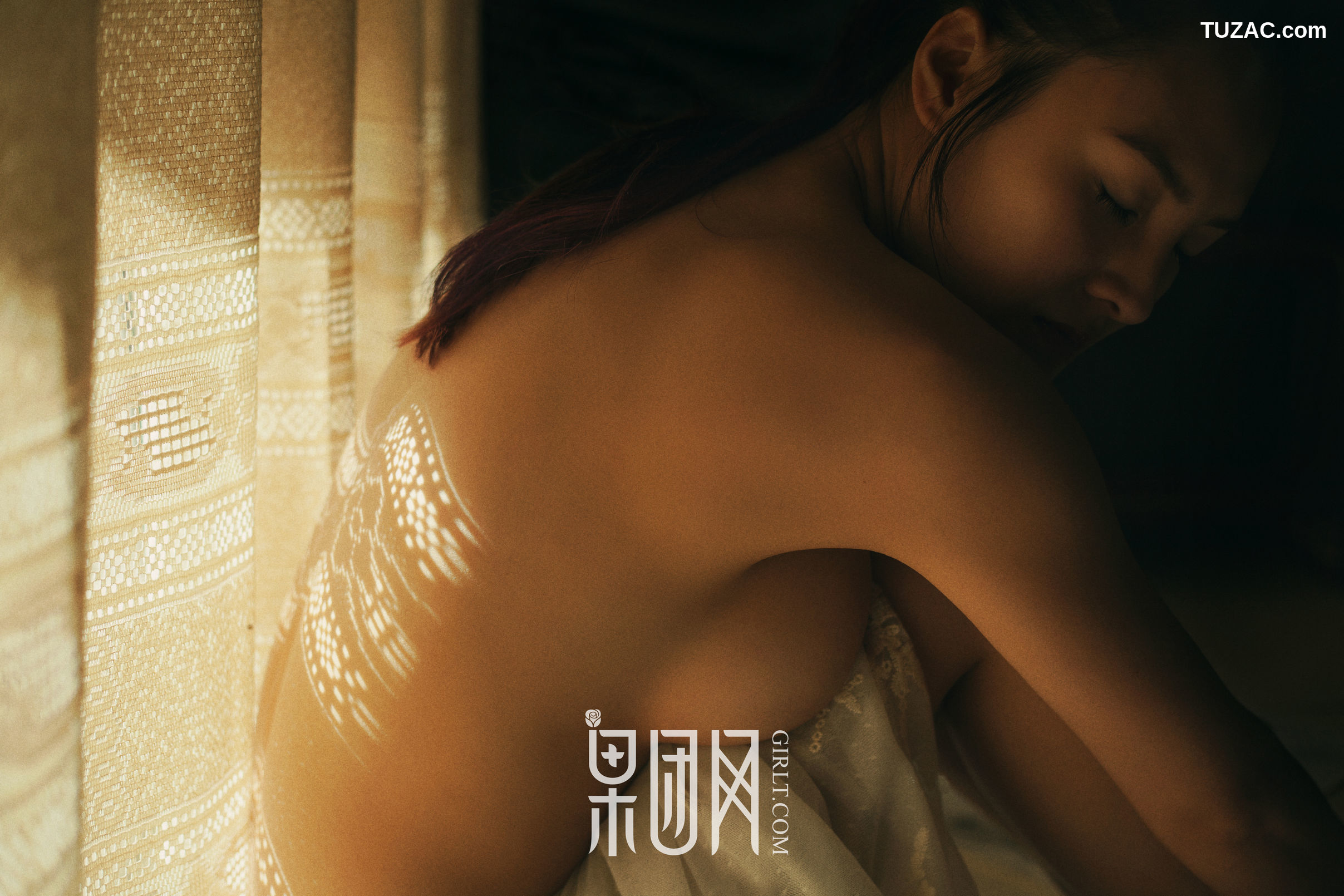 GIRLT果团网-033-美女画家-全裸上阵人体艺术