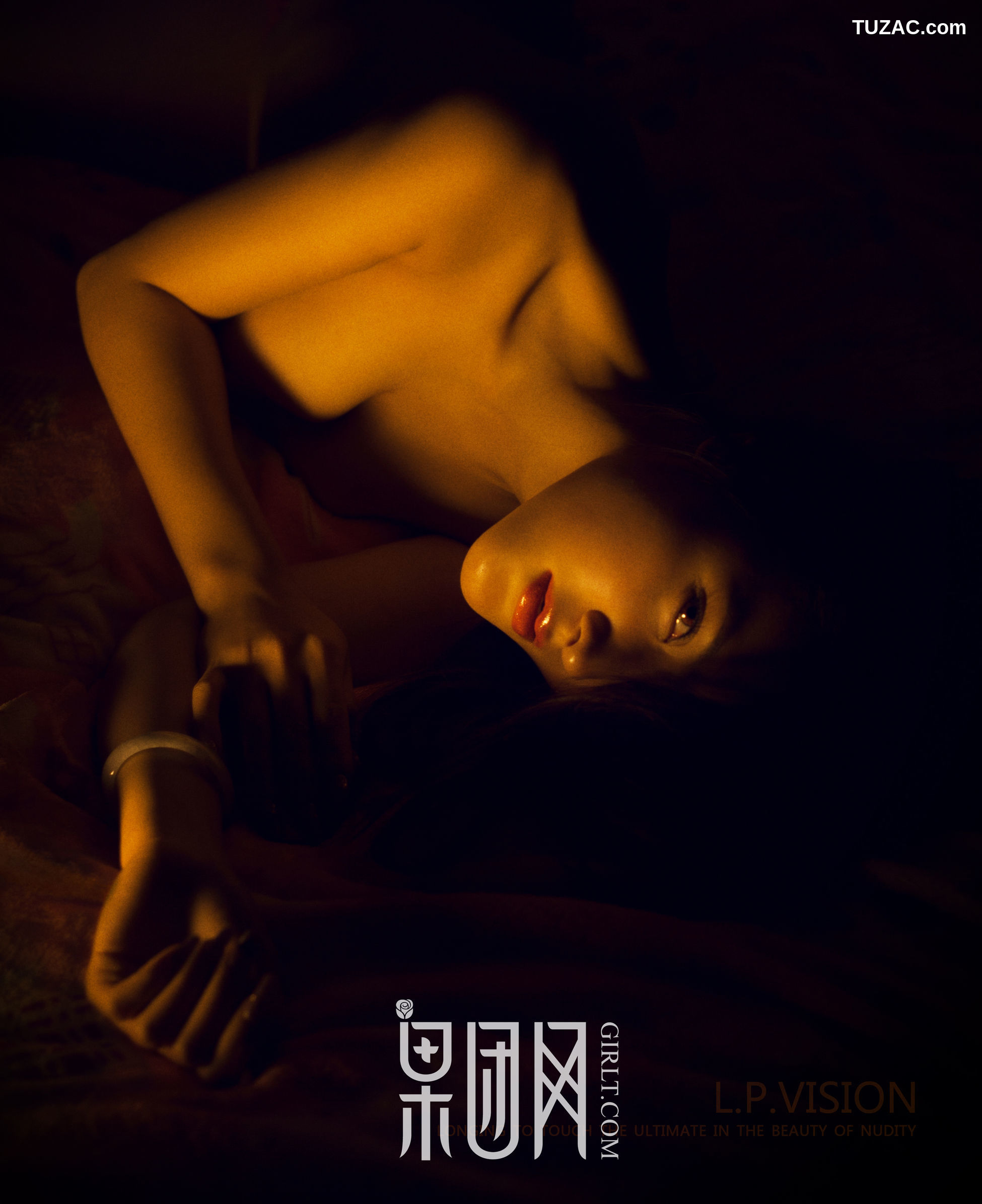 GIRLT果团网-033-美女画家-全裸上阵人体艺术
