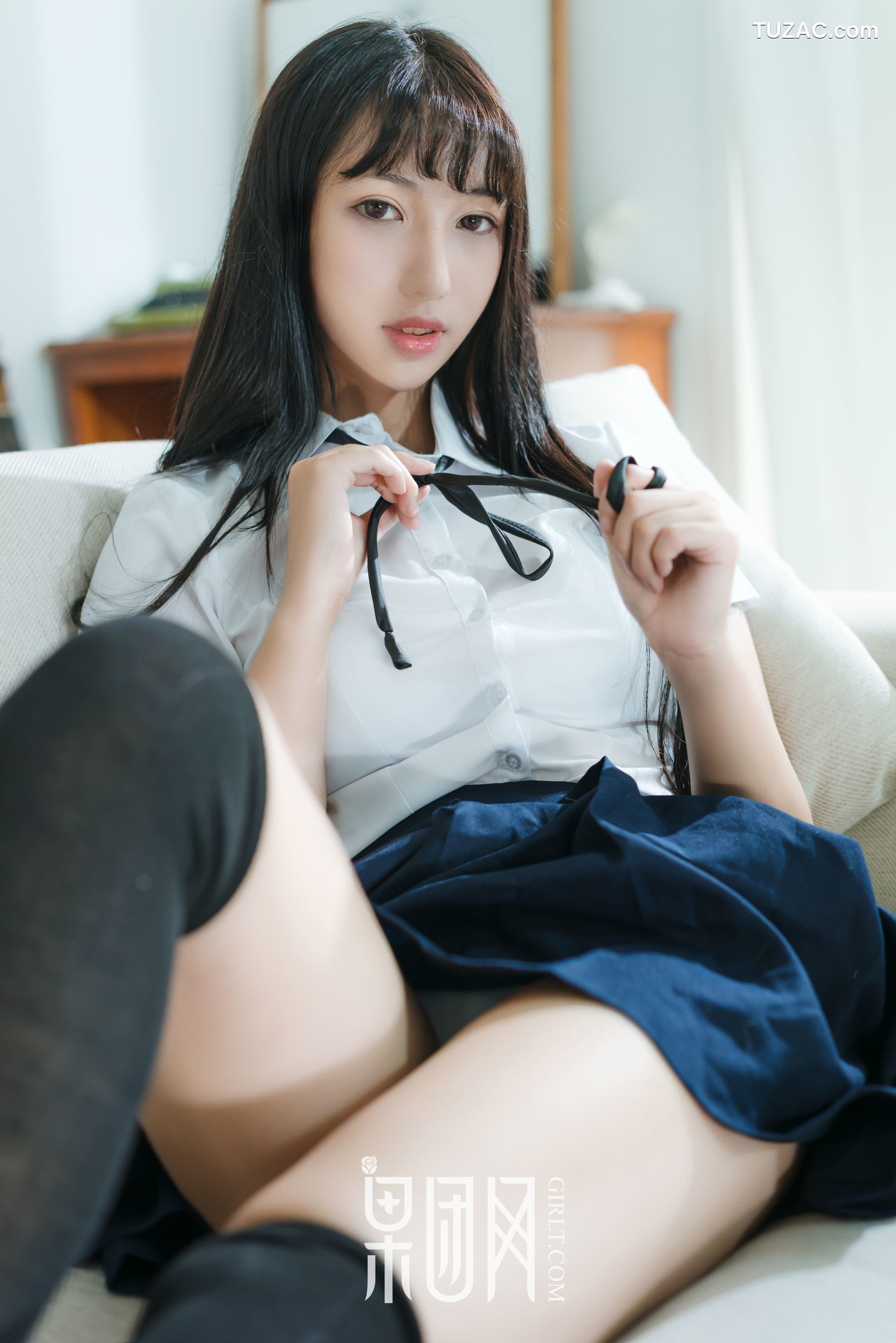 GIRLT果团网-047-宓兔兔er-日系学生装-香肩翘臀vs裸背美腿