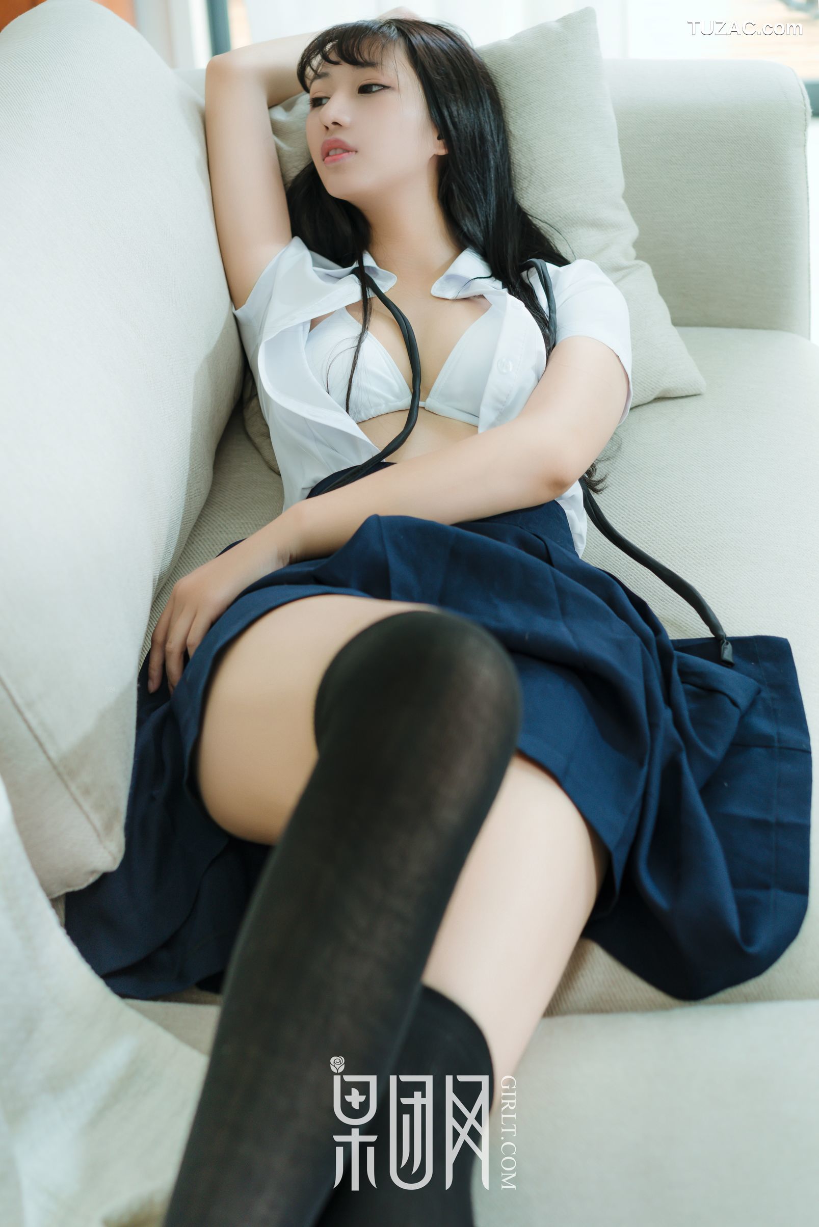 GIRLT果团网-047-宓兔兔er-日系学生装-香肩翘臀vs裸背美腿