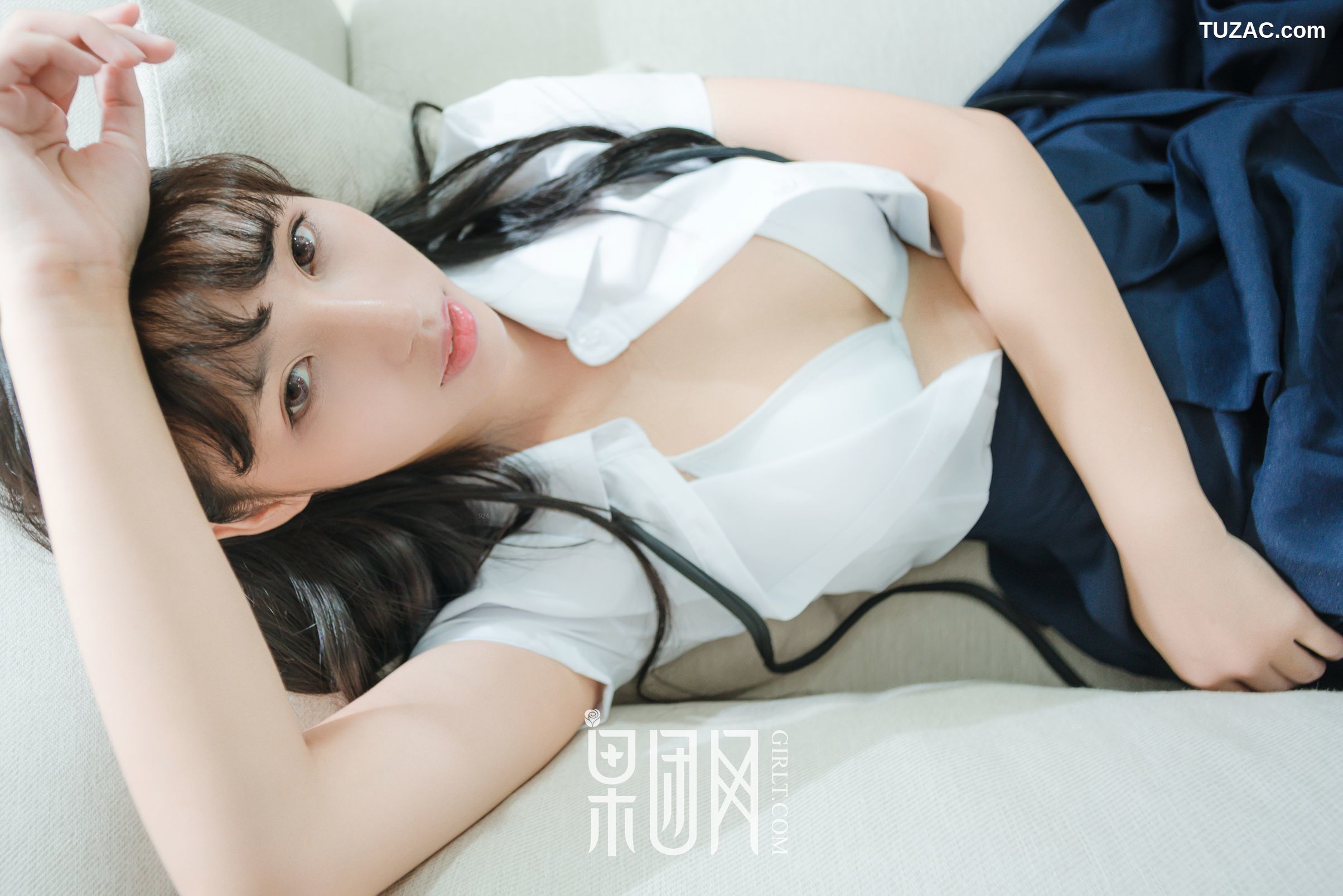 GIRLT果团网-047-宓兔兔er-日系学生装-香肩翘臀vs裸背美腿
