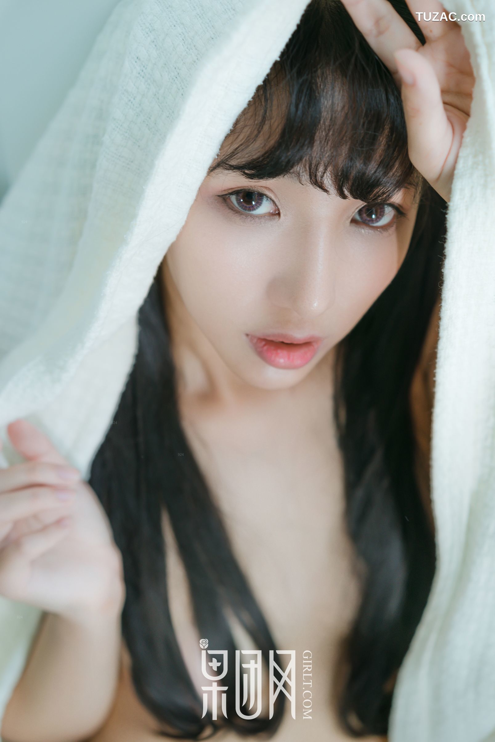 GIRLT果团网-047-宓兔兔er-日系学生装-香肩翘臀vs裸背美腿