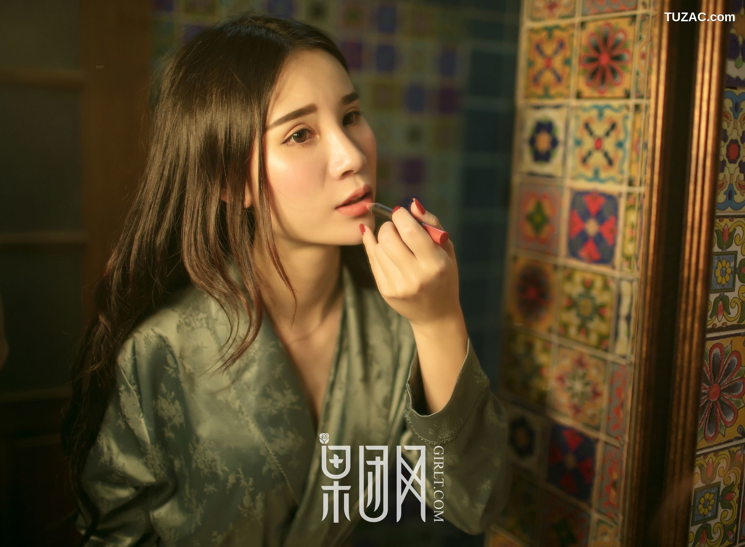 GIRLT果团网-075-万万-硬朗御姐真空上阵大秀美背-浴缸湿身无比勾魂