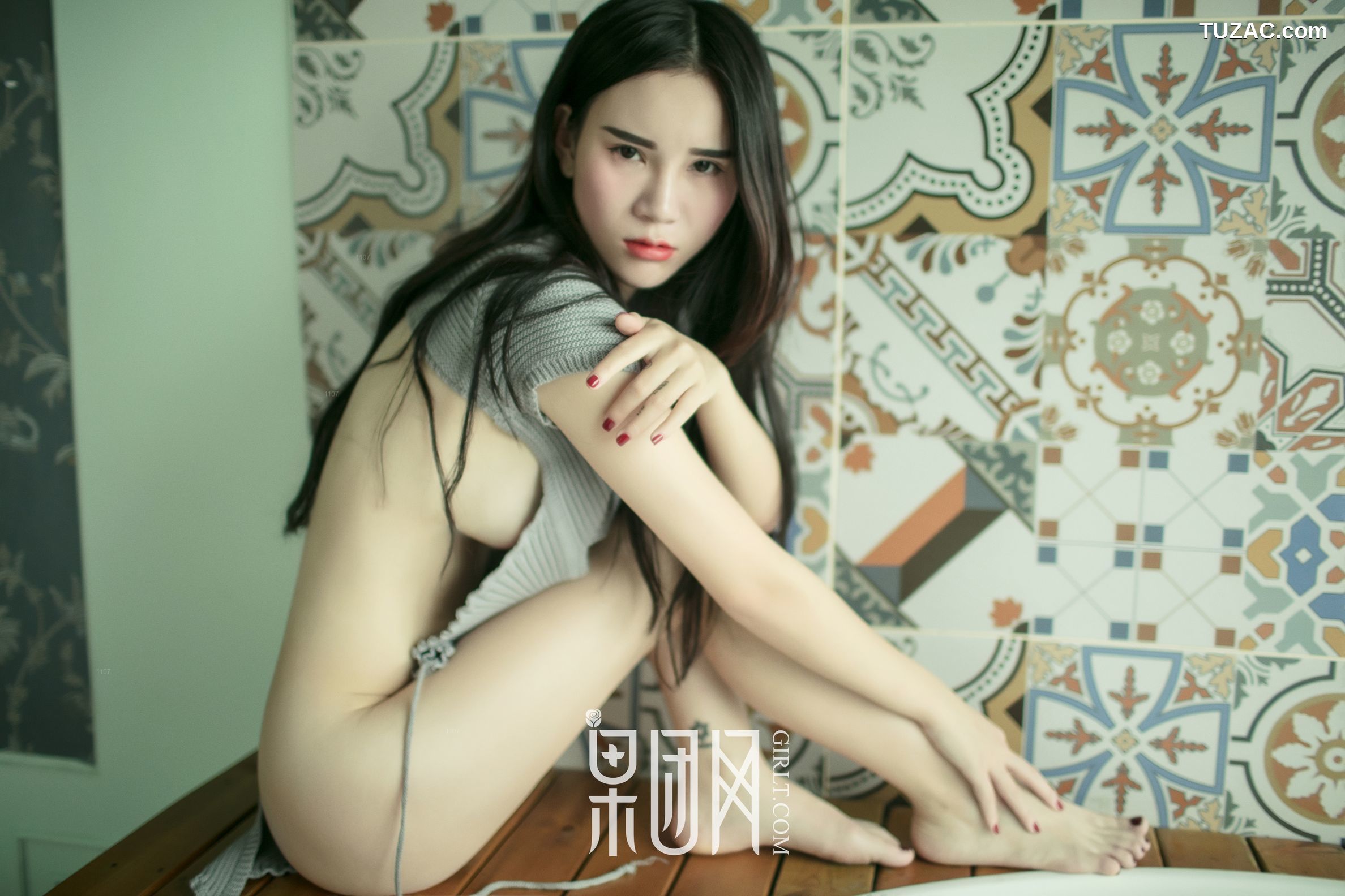 GIRLT果团网-075-万万-硬朗御姐真空上阵大秀美背-浴缸湿身无比勾魂