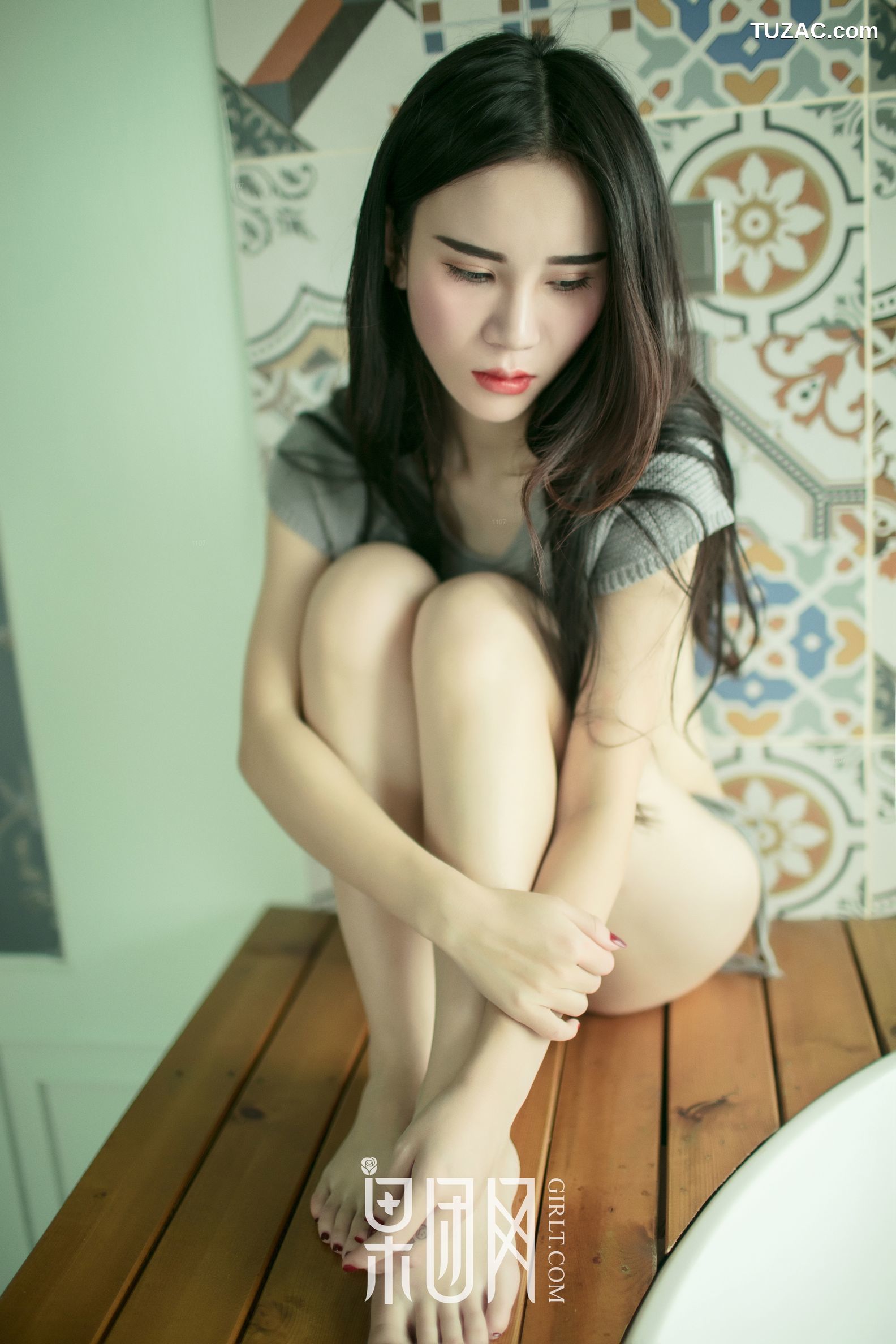 GIRLT果团网-075-万万-硬朗御姐真空上阵大秀美背-浴缸湿身无比勾魂