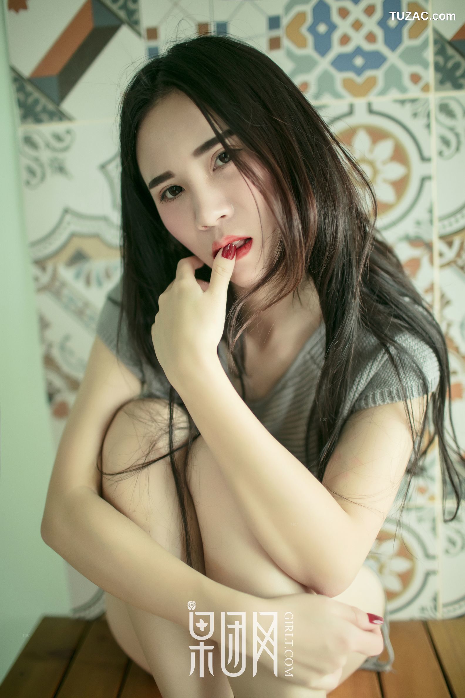 GIRLT果团网-075-万万-硬朗御姐真空上阵大秀美背-浴缸湿身无比勾魂