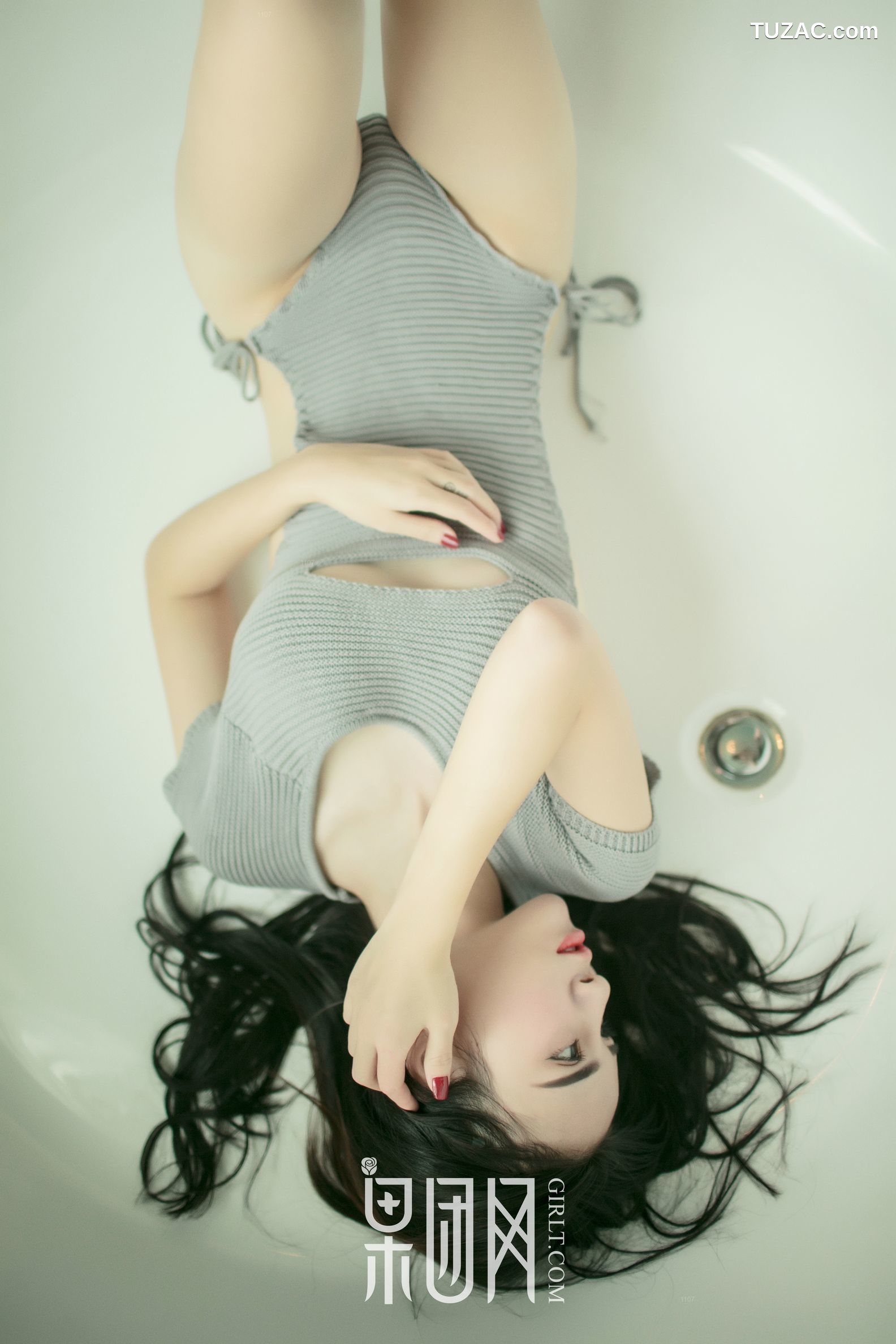 GIRLT果团网-075-万万-硬朗御姐真空上阵大秀美背-浴缸湿身无比勾魂