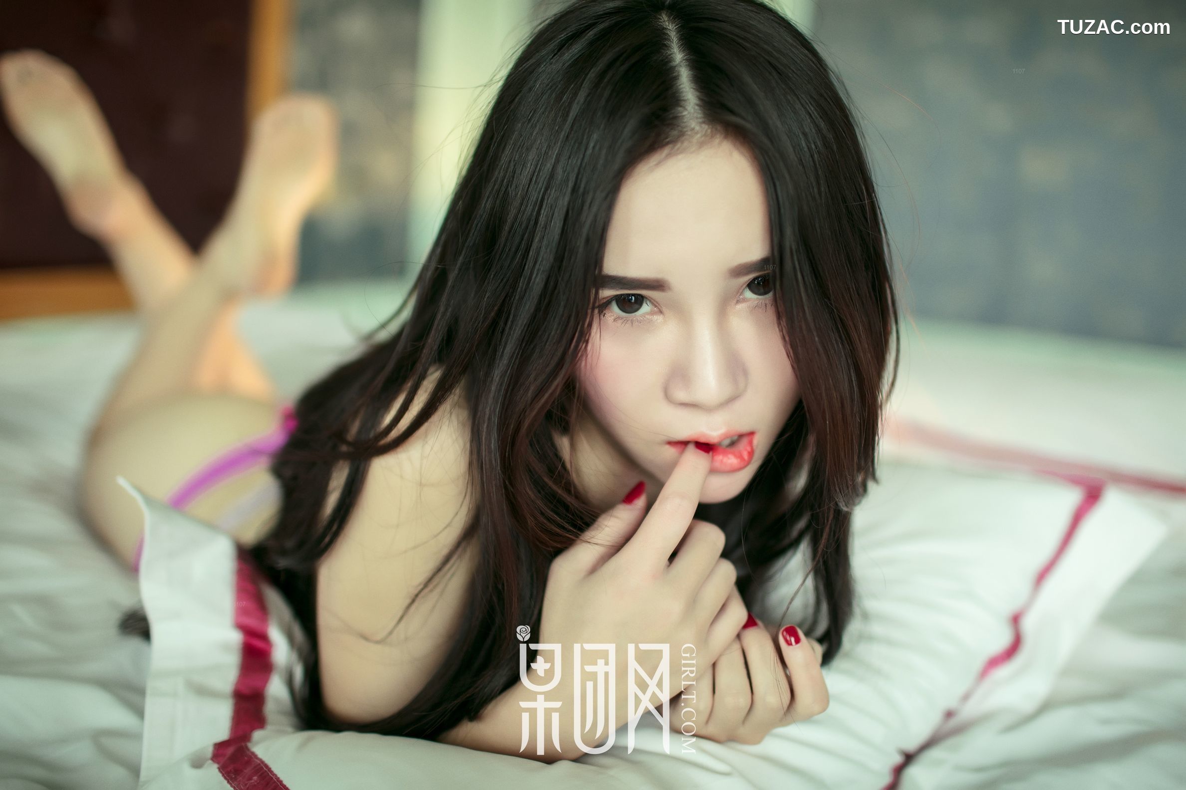 GIRLT果团网-075-万万-硬朗御姐真空上阵大秀美背-浴缸湿身无比勾魂