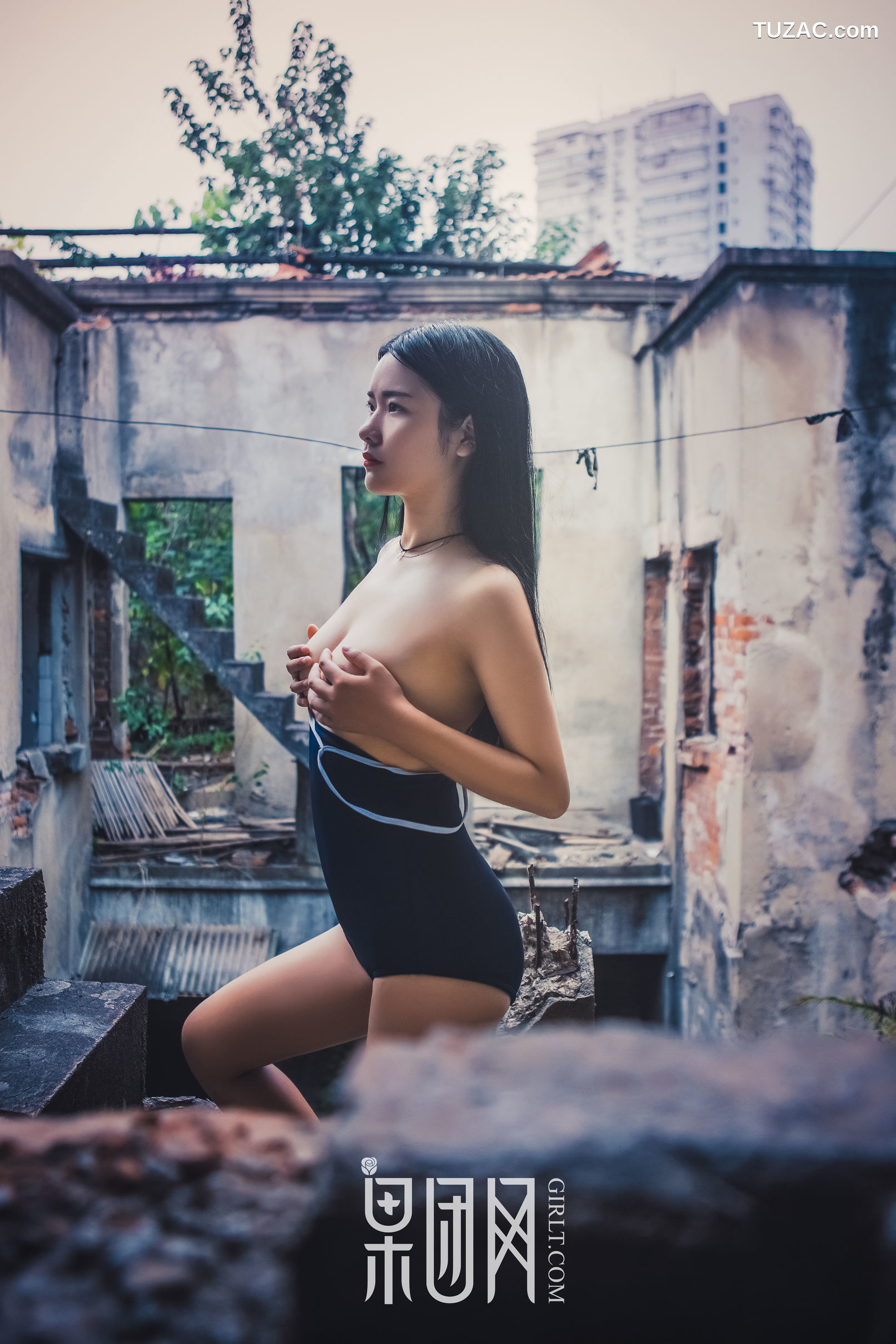 GIRLT果团网-089-寂静破败的老房子里-正在上演一场香艳大戏