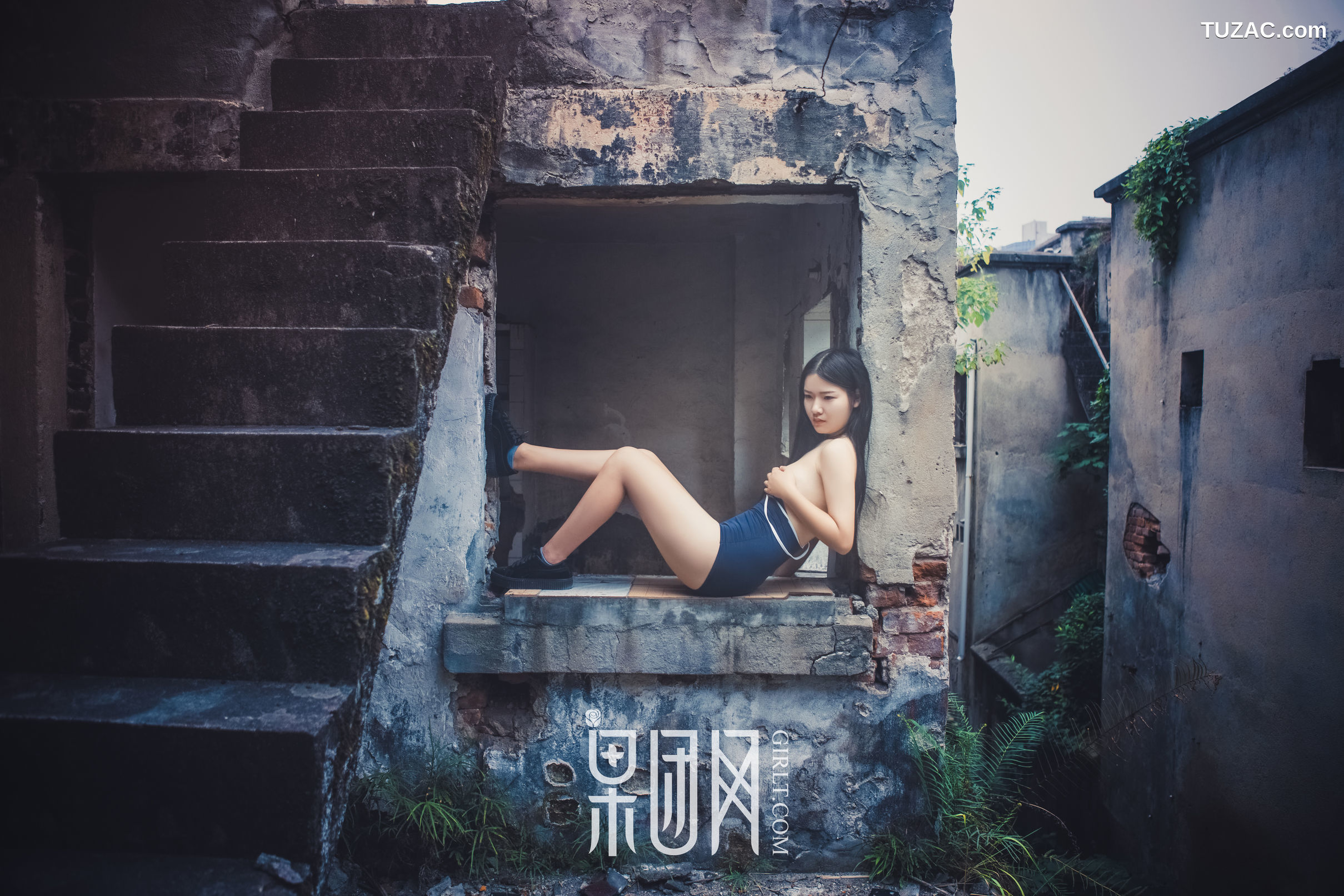 GIRLT果团网-089-寂静破败的老房子里-正在上演一场香艳大戏