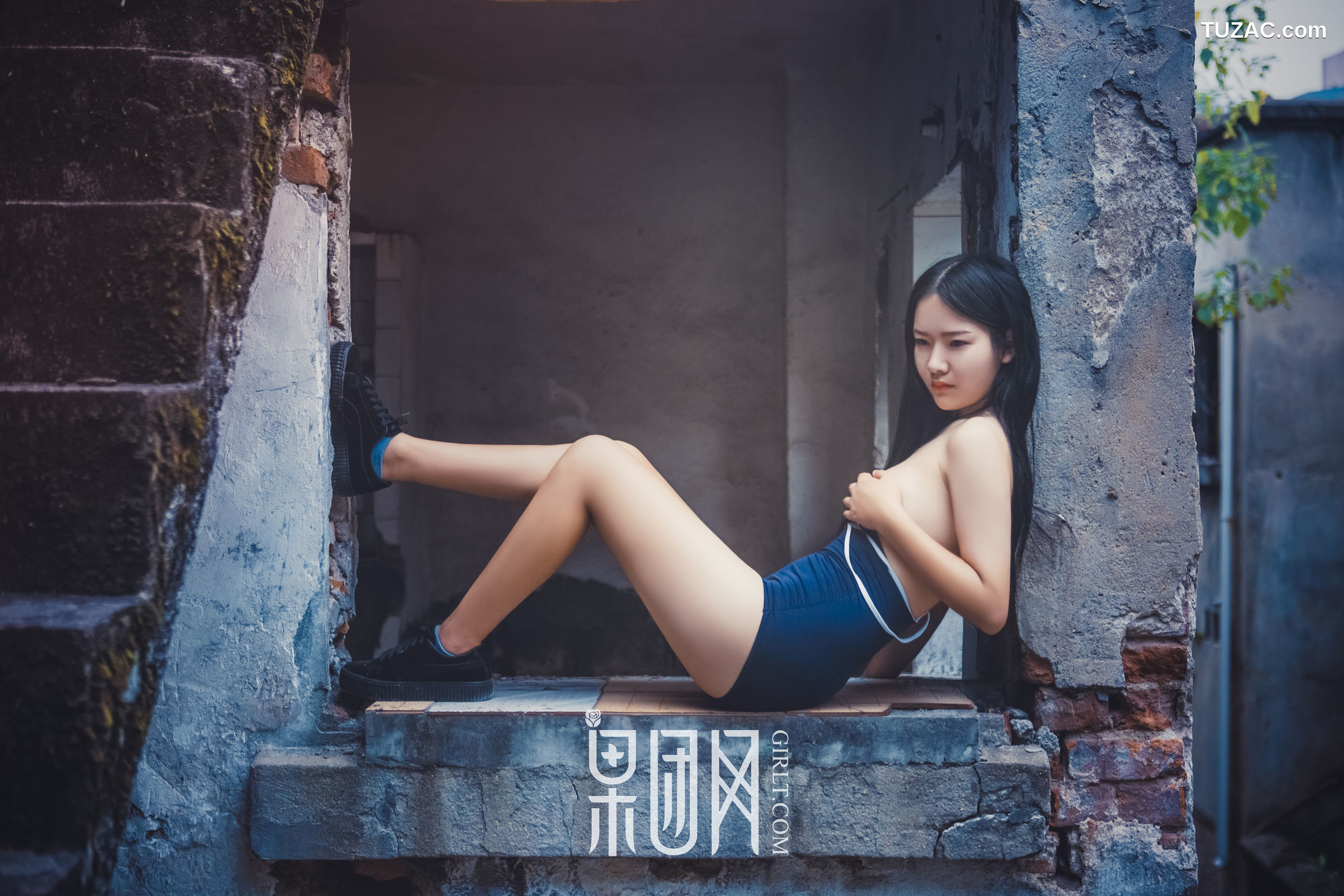 GIRLT果团网-089-寂静破败的老房子里-正在上演一场香艳大戏