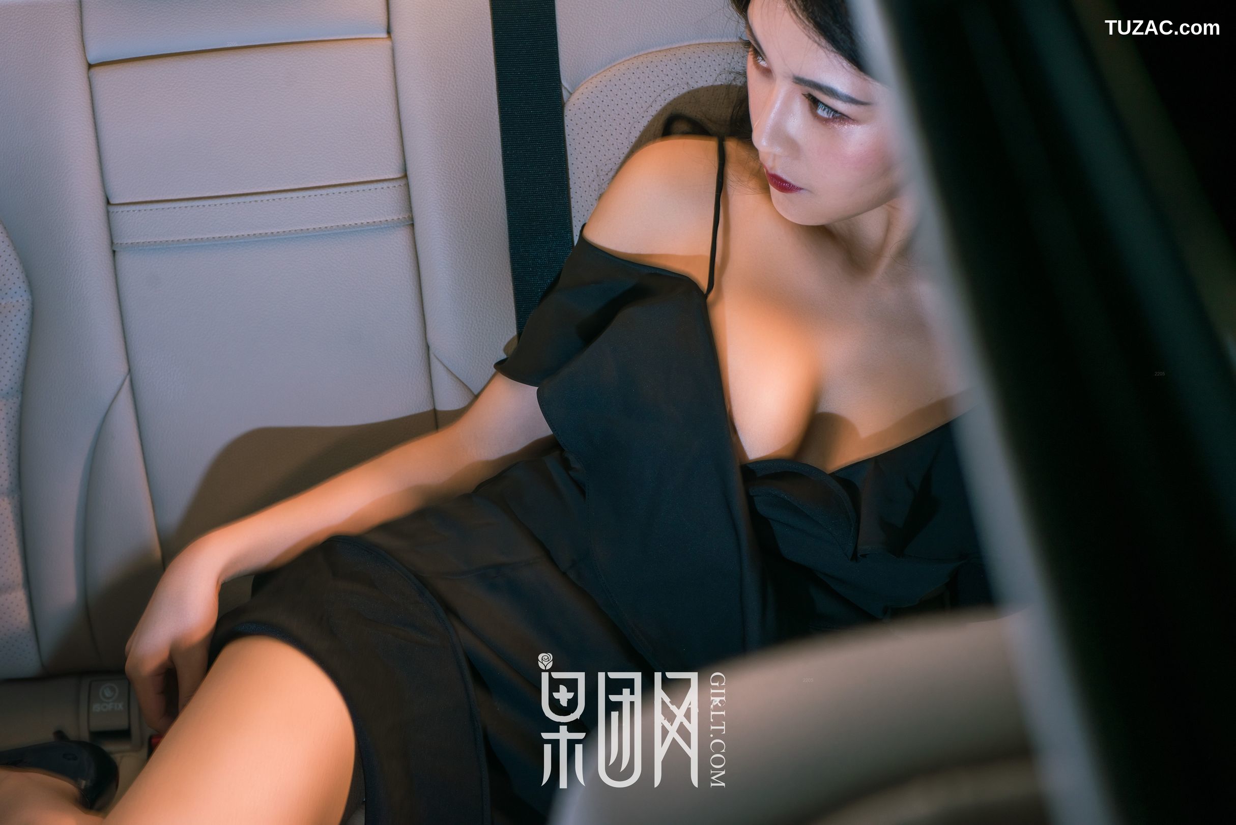 GIRLT果团网-107-微微-美女vs豪车-你选择哪个