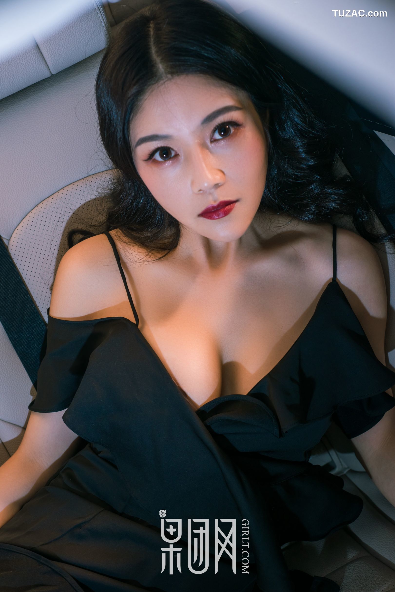 GIRLT果团网-107-微微-美女vs豪车-你选择哪个