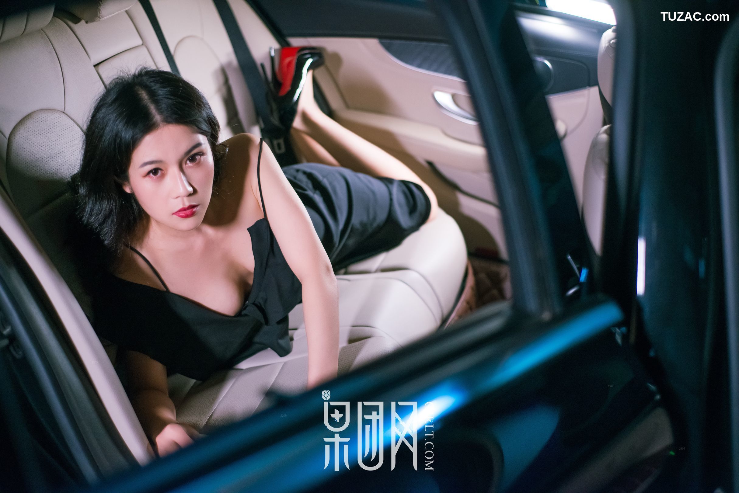 GIRLT果团网-107-微微-美女vs豪车-你选择哪个