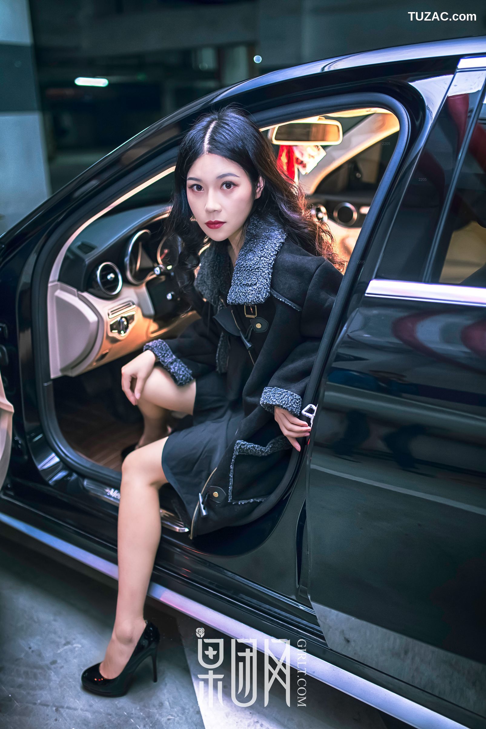 GIRLT果团网-107-微微-美女vs豪车-你选择哪个