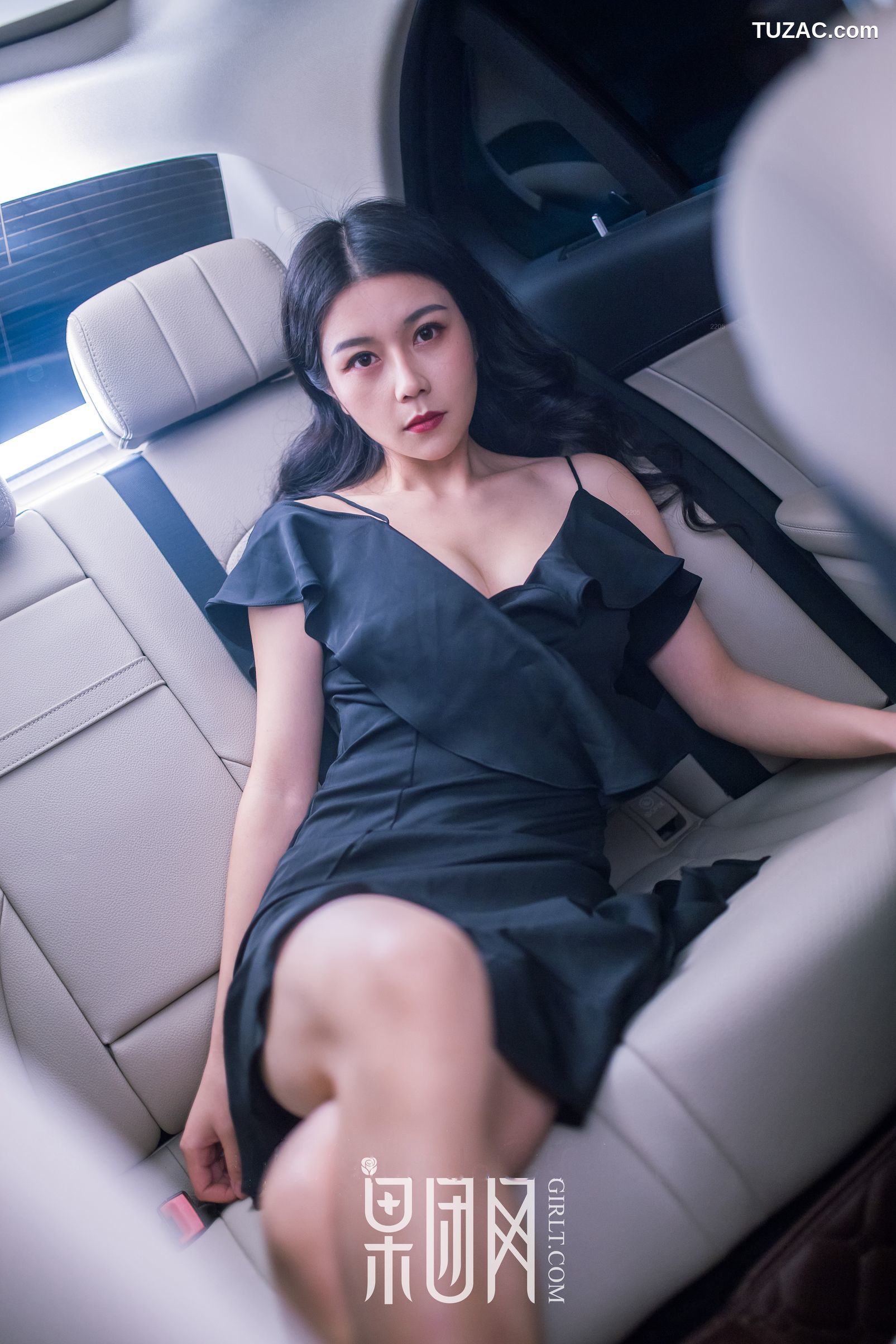 GIRLT果团网-107-微微-美女vs豪车-你选择哪个