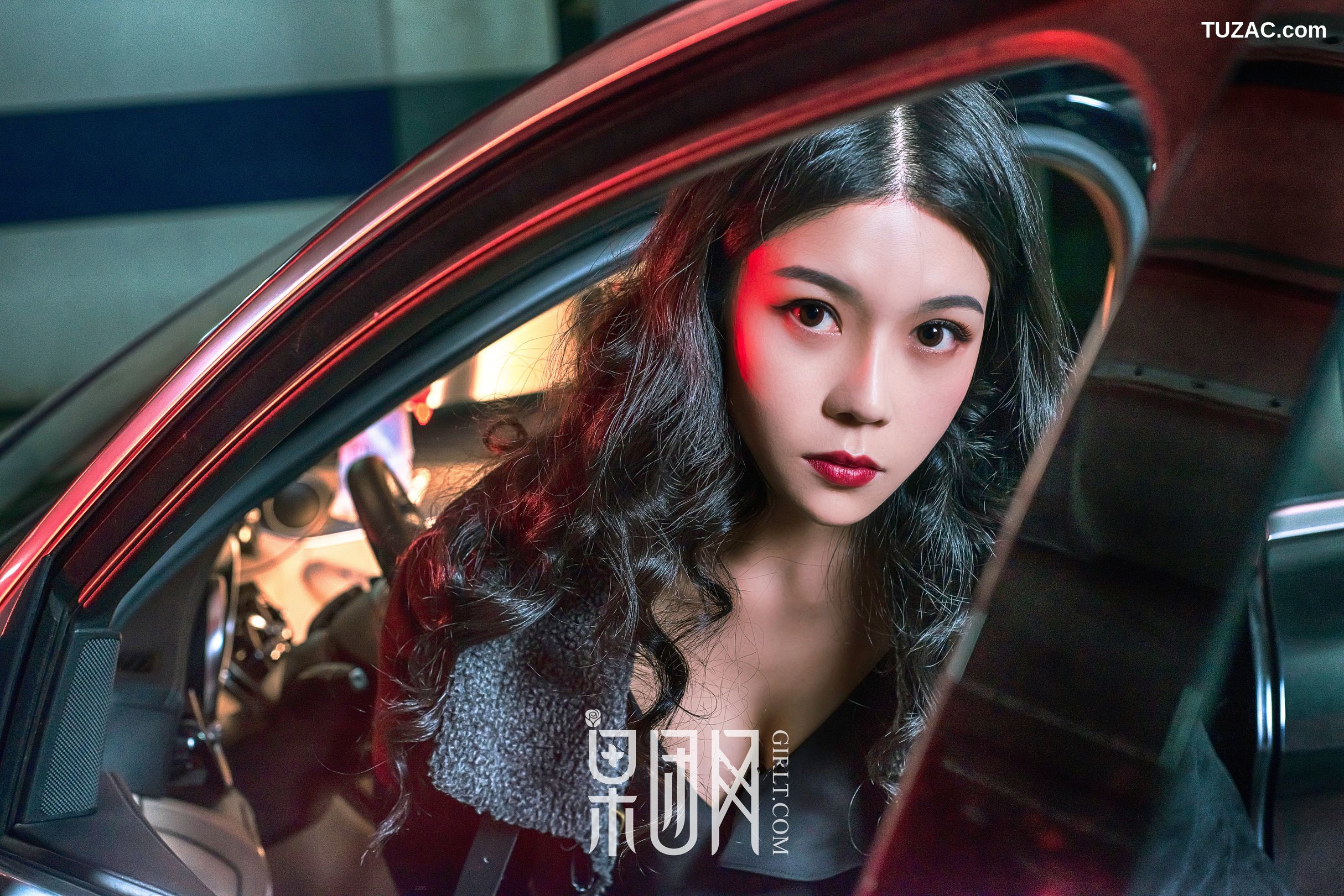 GIRLT果团网-107-微微-美女vs豪车-你选择哪个