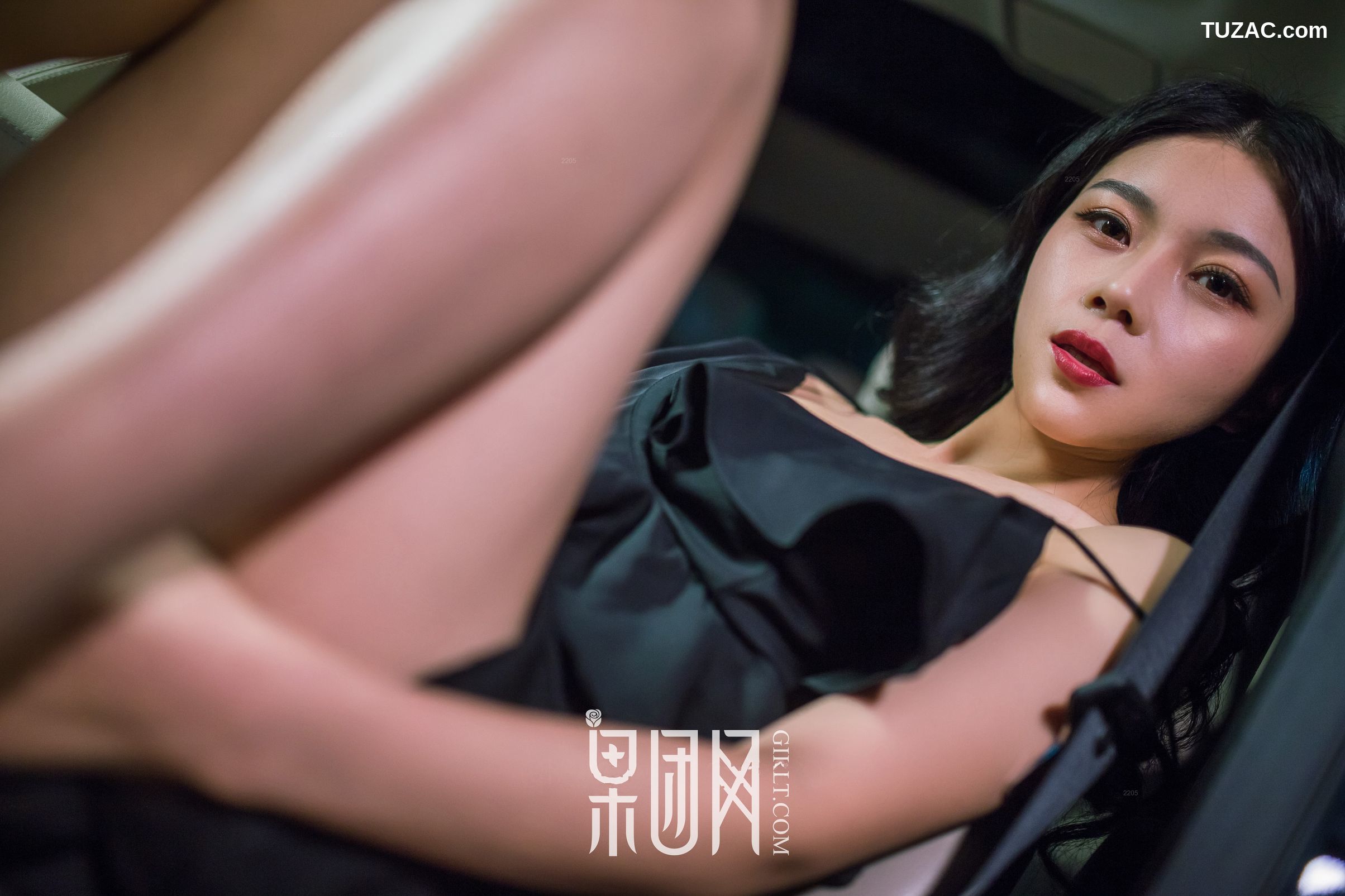 GIRLT果团网-107-微微-美女vs豪车-你选择哪个