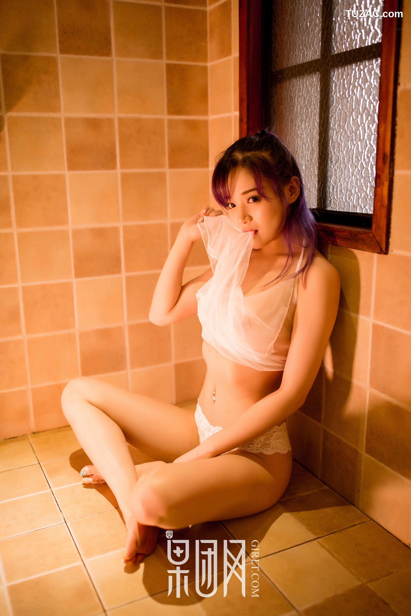 GIRLT果团网-熊川纪信-003-紫发豪乳妹蜜桃臀高翘解锁新姿势