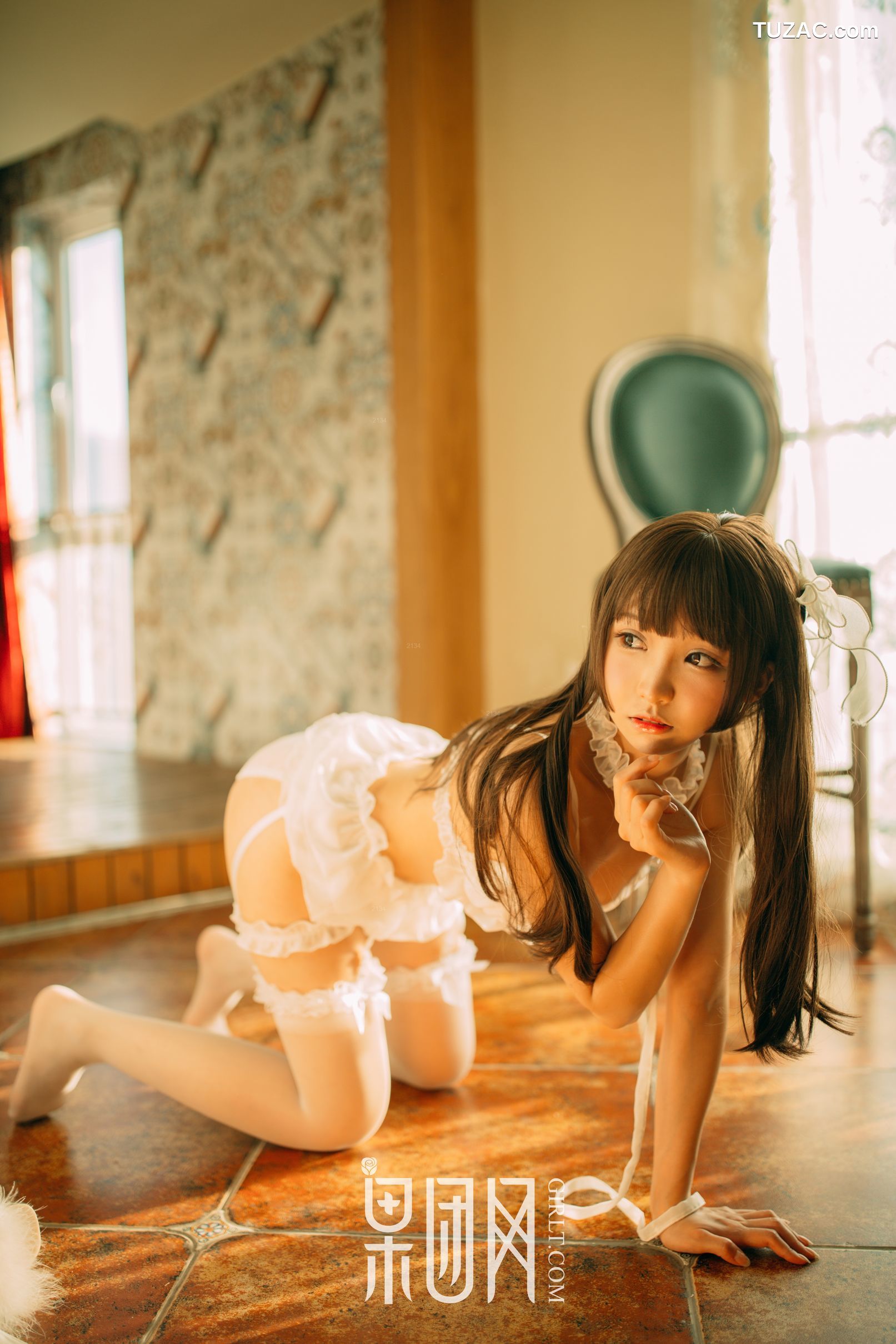 GIRLT果团网-熊川纪信-005-白丝男人斩-巨乳萝莉真空上阵化身调皮小女仆