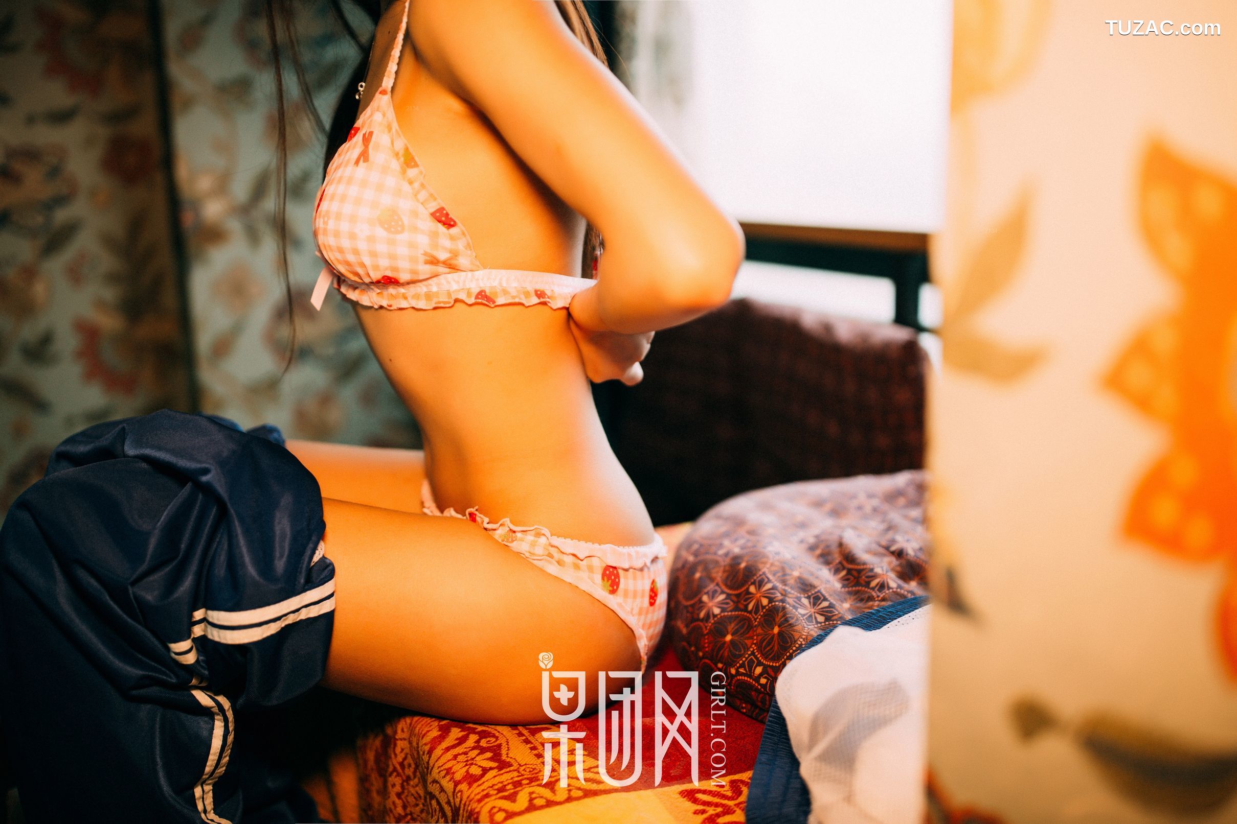 GIRLT果团网-熊川纪信-015-学生妹妹的校服风情