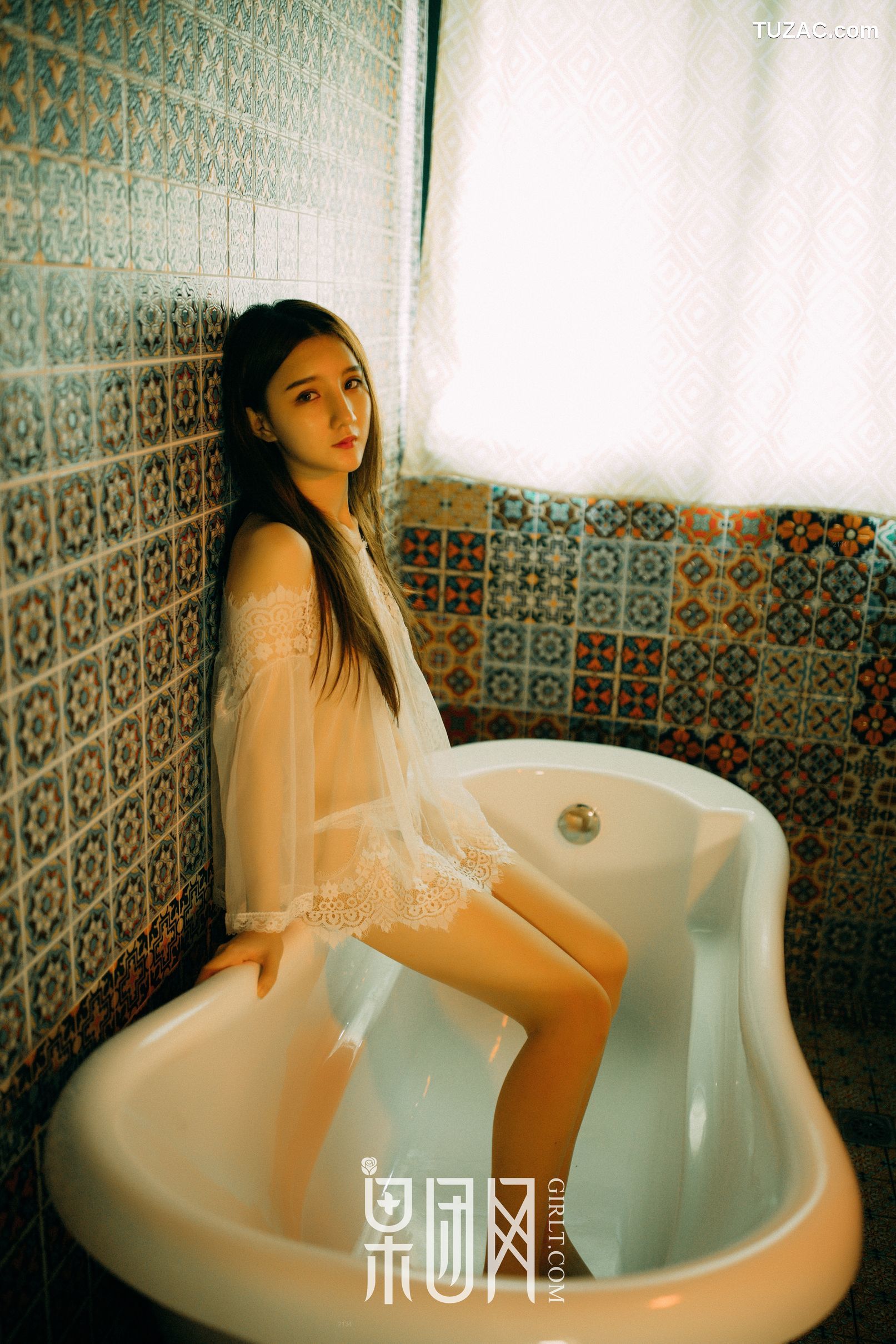 GIRLT果团网-熊川纪信-018-贪玩精灵因迷路被困-求收留