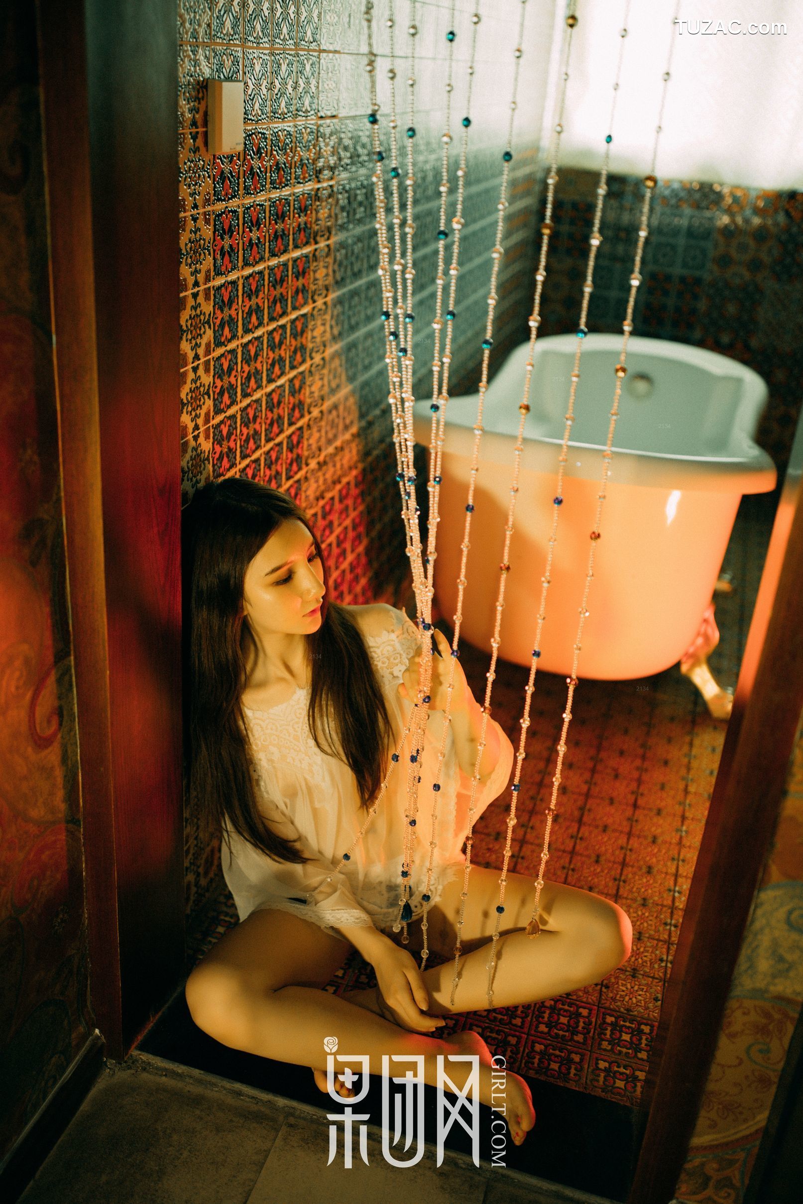 GIRLT果团网-熊川纪信-018-贪玩精灵因迷路被困-求收留