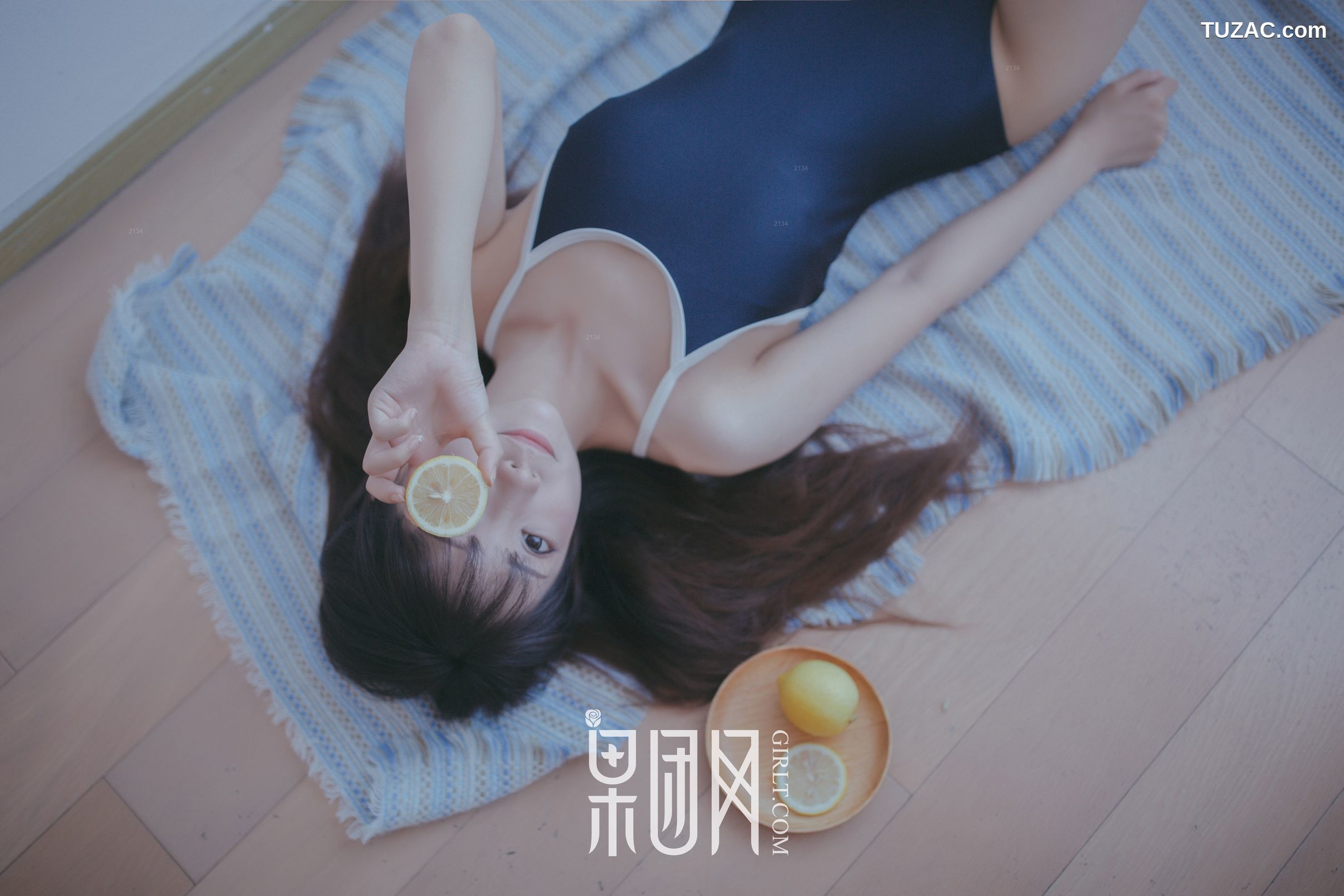 GIRLT果团网-熊川纪信-028-水花花不是水哗哗-邻家小妹陪你吃早餐