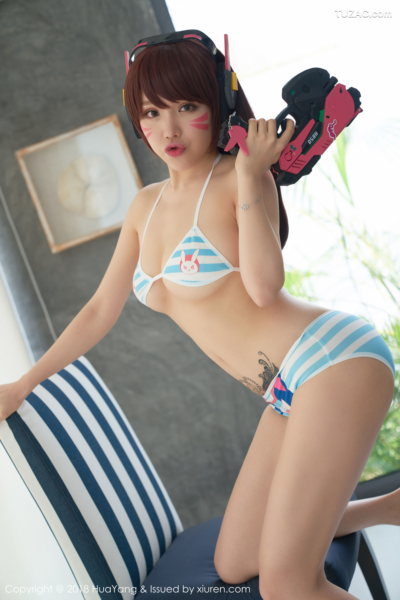 HuaYang花漾-050-黄楽然-《丝袜美腿的无声妖娆》写真集