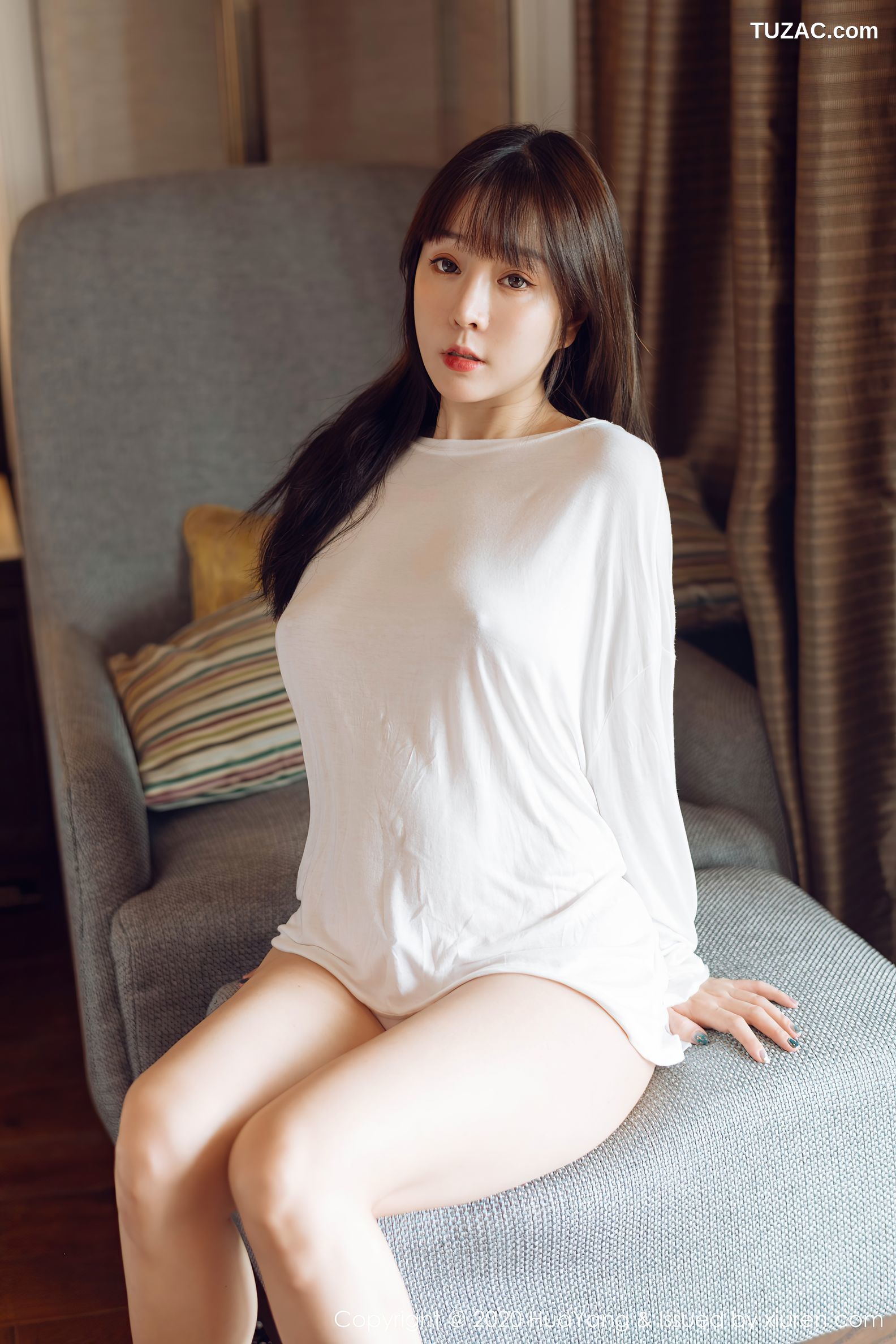 HuaYang花漾-306-王雨纯-居家风格白长T魅惑