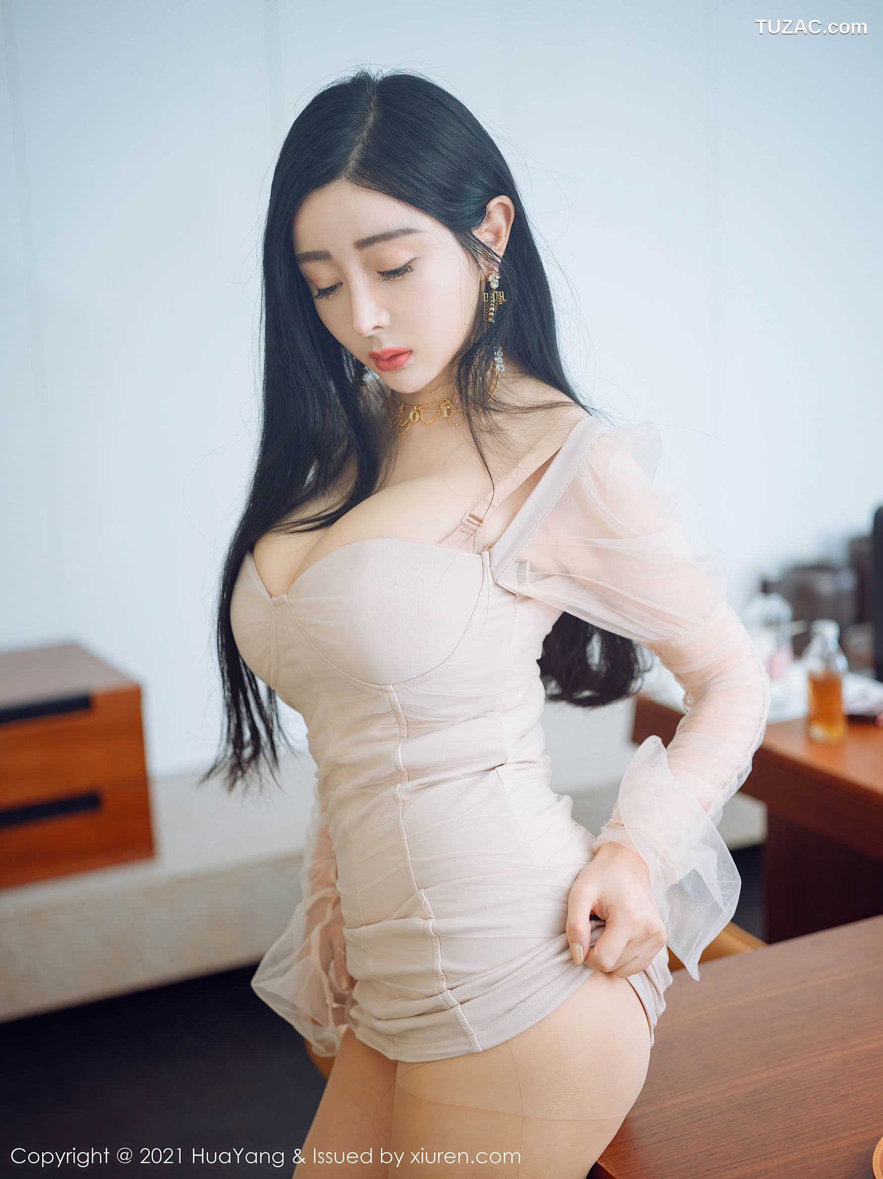 HuaYang花漾-346-允爾-白色低胸短裙肉丝