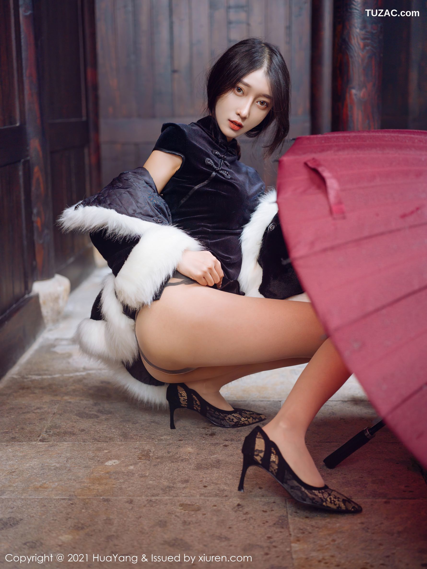 HuaYang花漾-353-玥儿玥-黑绒短旗袍肉丝