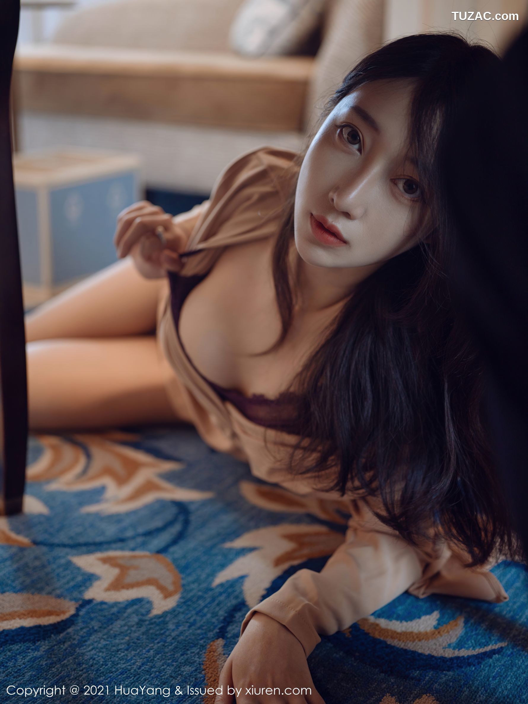 HuaYang花漾-364-玥儿玥-米色外套紫色内衣肉丝