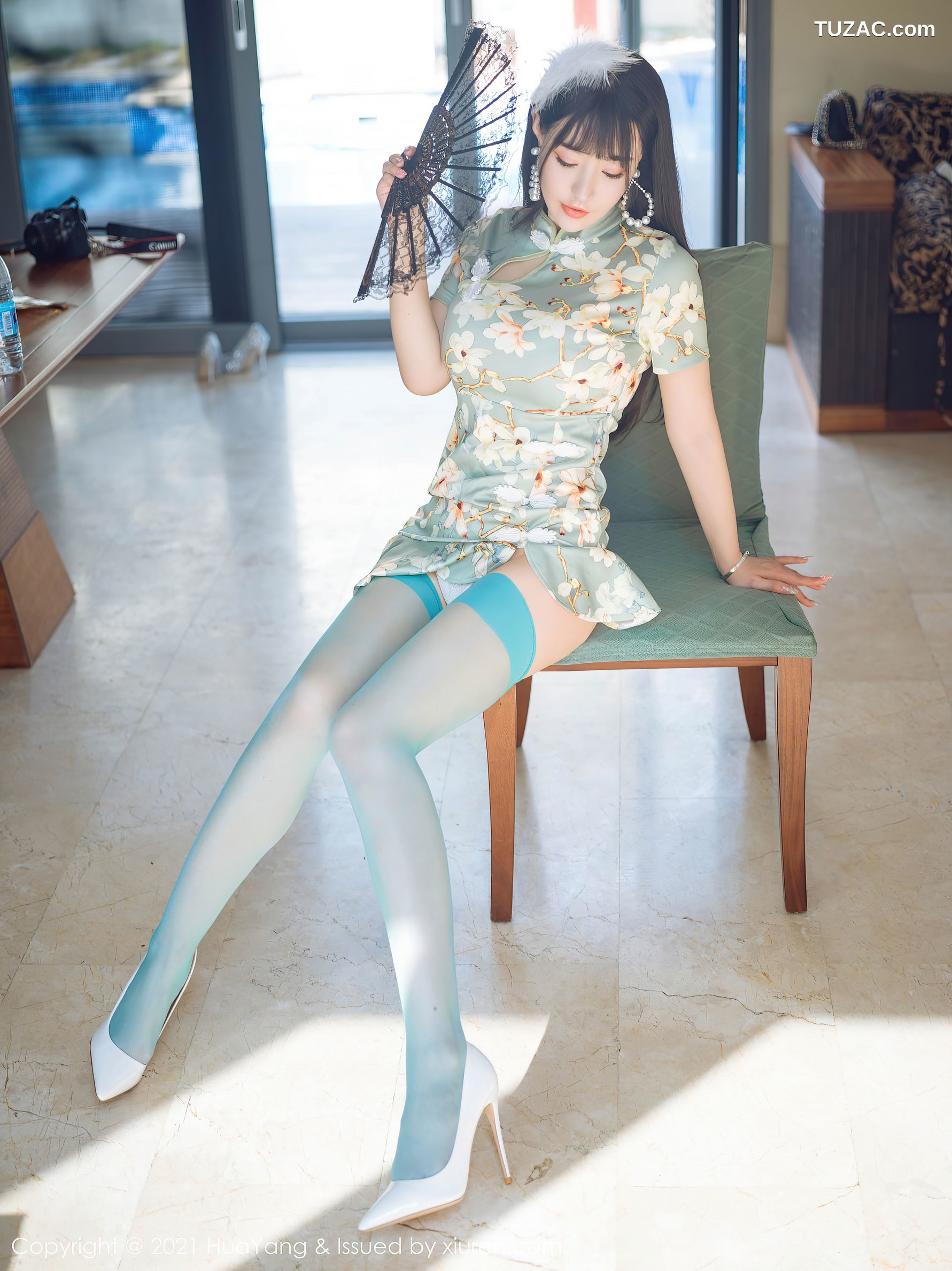 HuaYang花漾-390-朱可儿-蓝绿色旗袍蓝丝袜爆乳