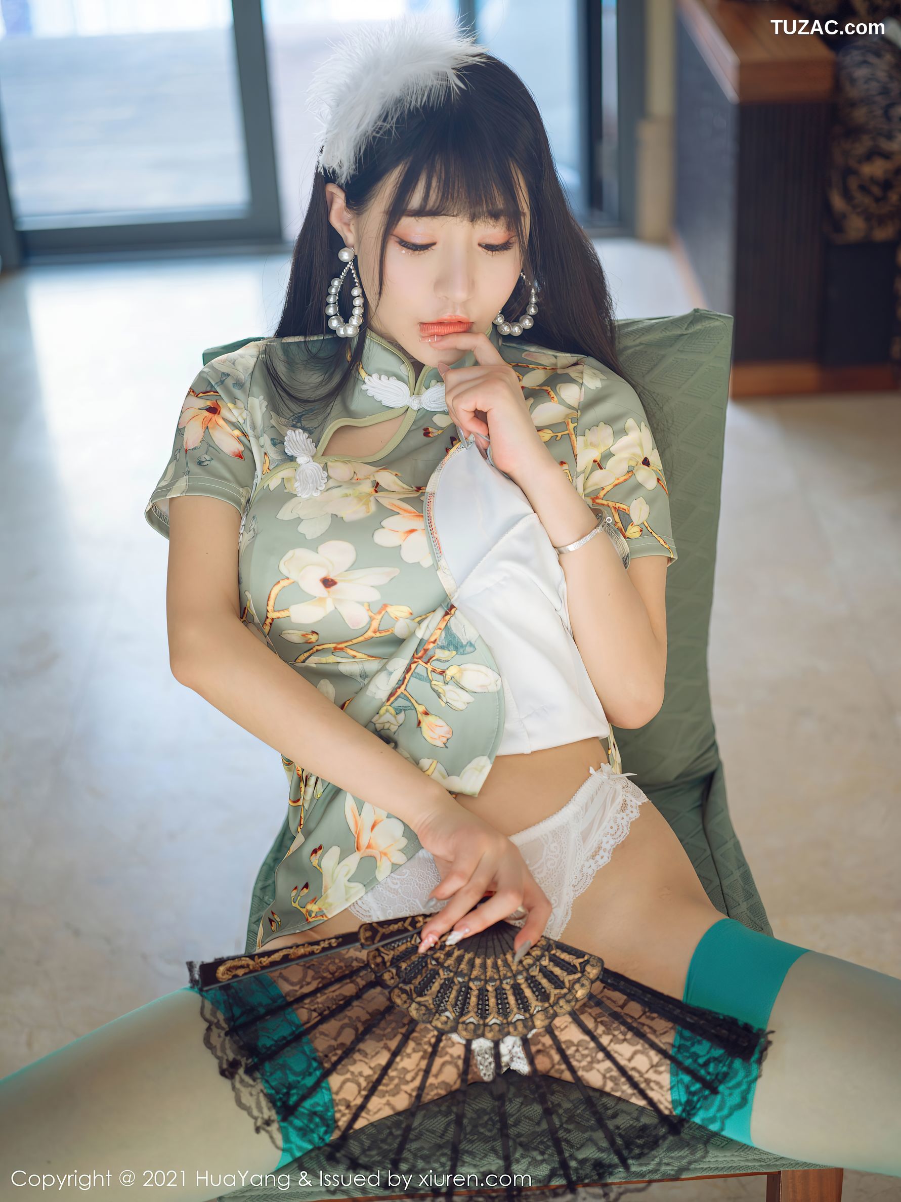 HuaYang花漾-390-朱可儿-蓝绿色旗袍蓝丝袜爆乳