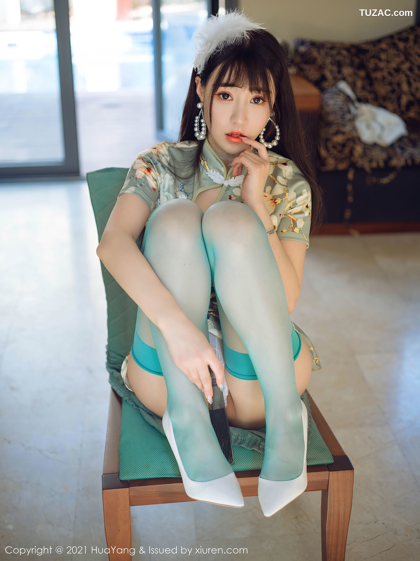 HuaYang花漾-390-朱可儿-蓝绿色旗袍蓝丝袜爆乳
