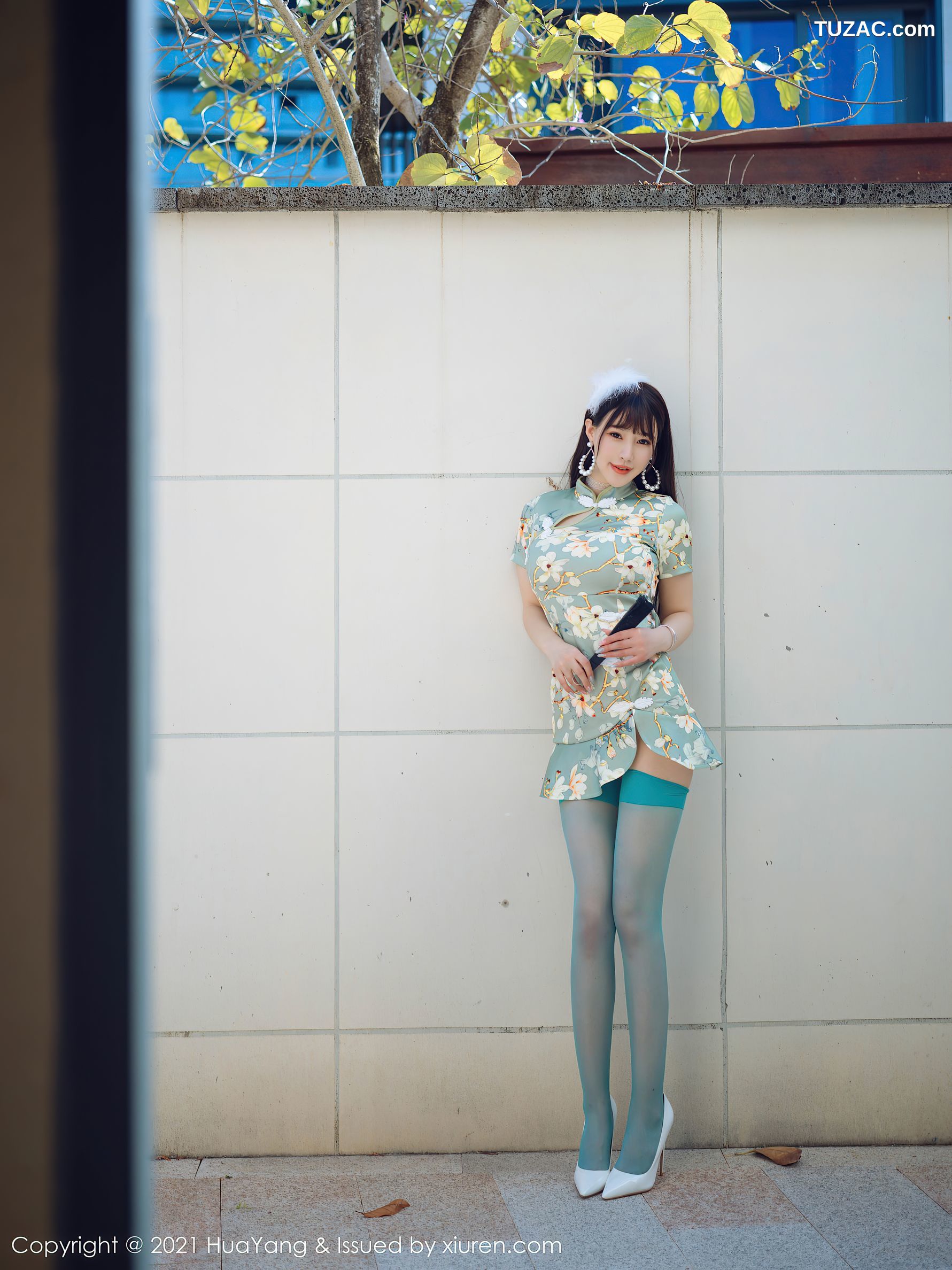 HuaYang花漾-390-朱可儿-蓝绿色旗袍蓝丝袜爆乳
