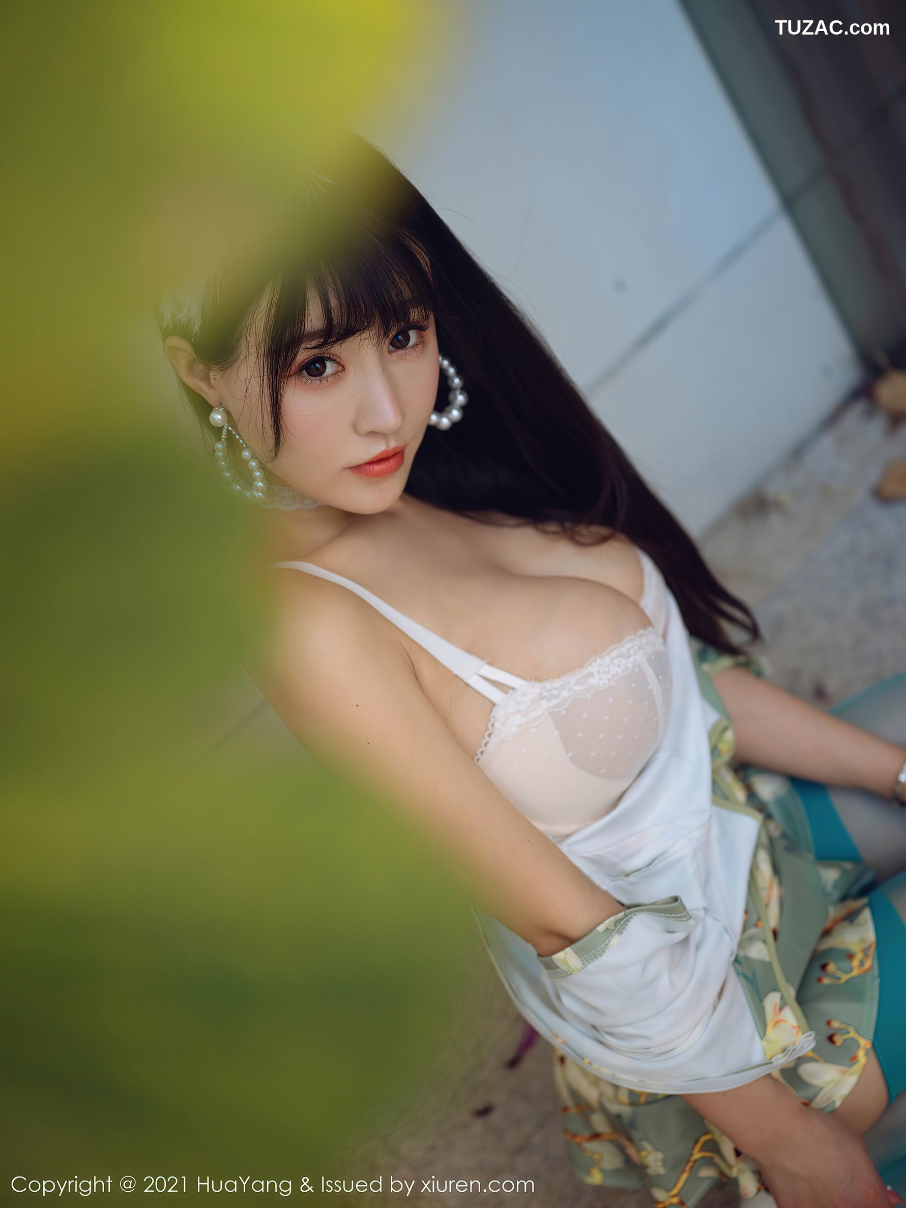 HuaYang花漾-390-朱可儿-蓝绿色旗袍蓝丝袜爆乳