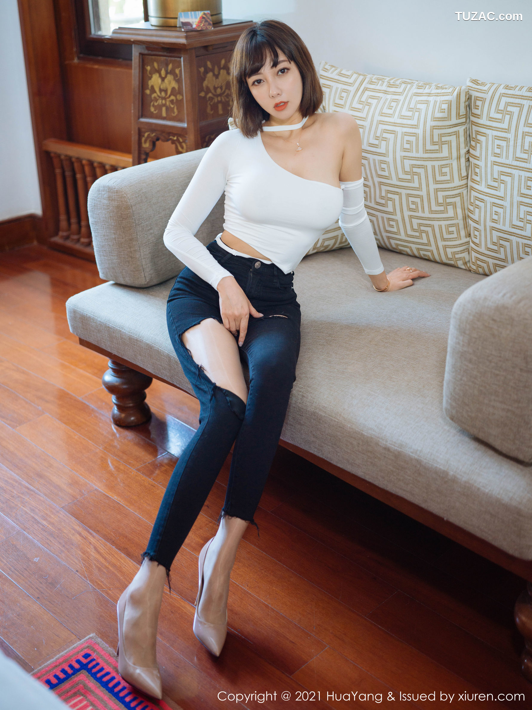 HuaYang花漾-414-果儿-白T黑牛仔裤肉丝