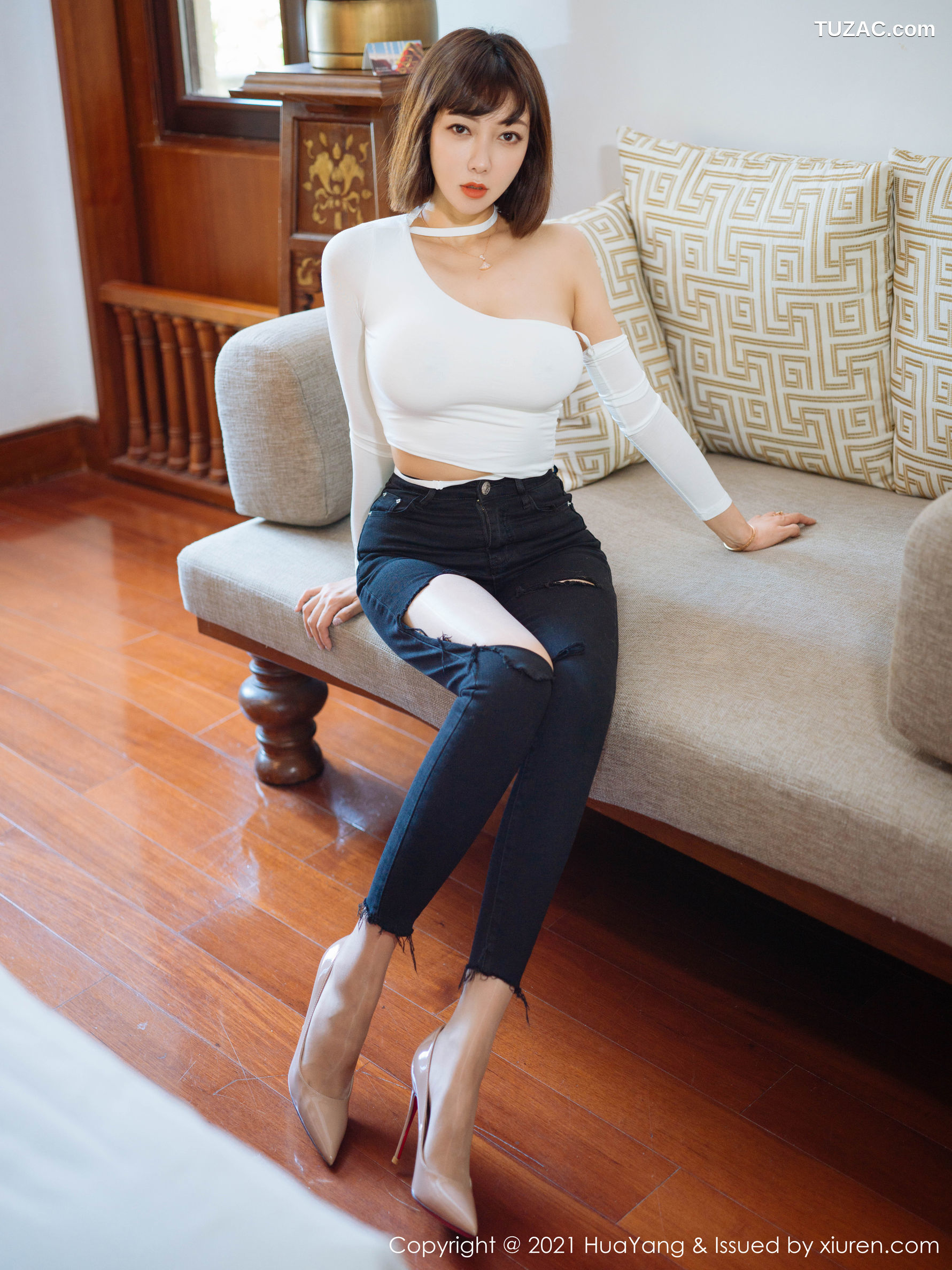 HuaYang花漾-414-果儿-白T黑牛仔裤肉丝