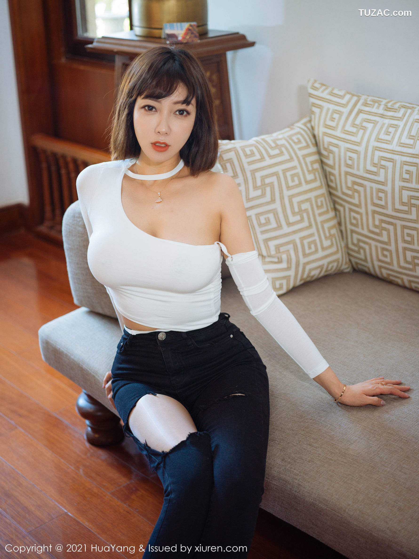 HuaYang花漾-414-果儿-白T黑牛仔裤肉丝