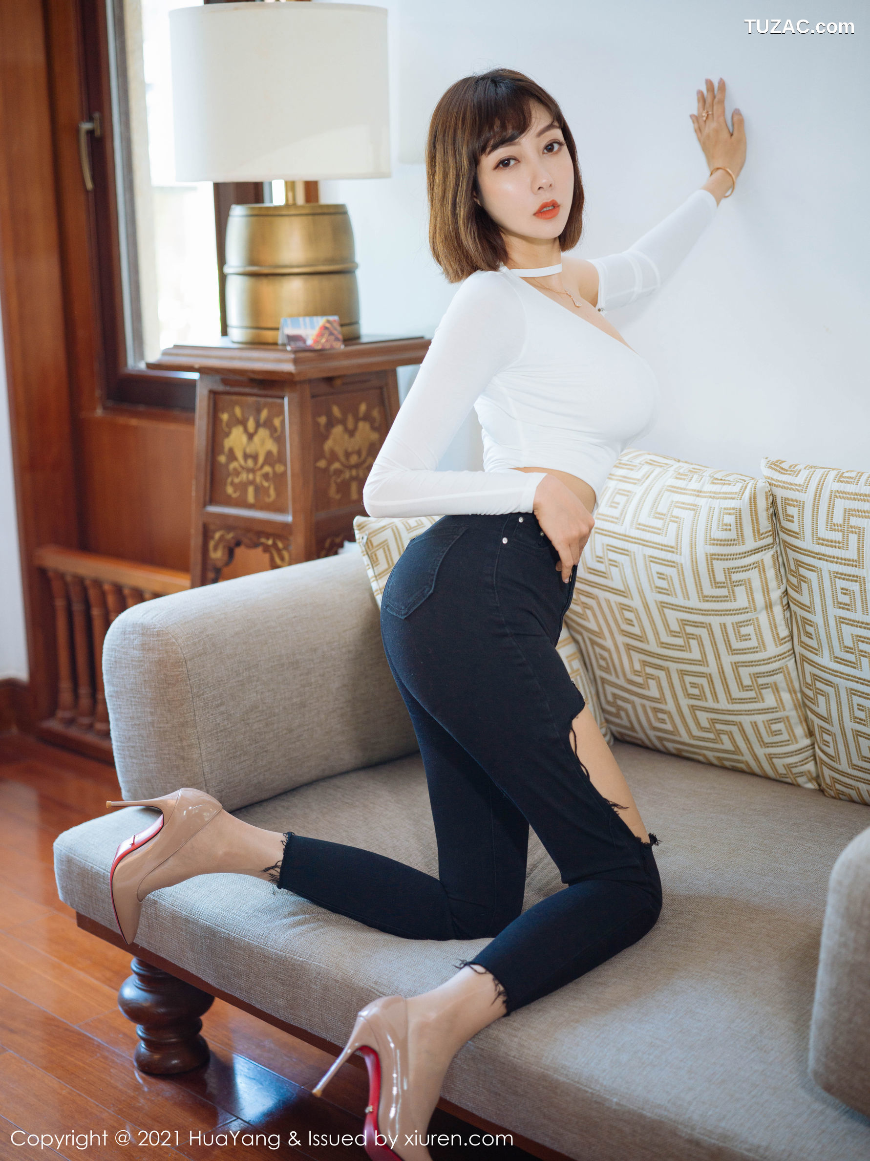 HuaYang花漾-414-果儿-白T黑牛仔裤肉丝