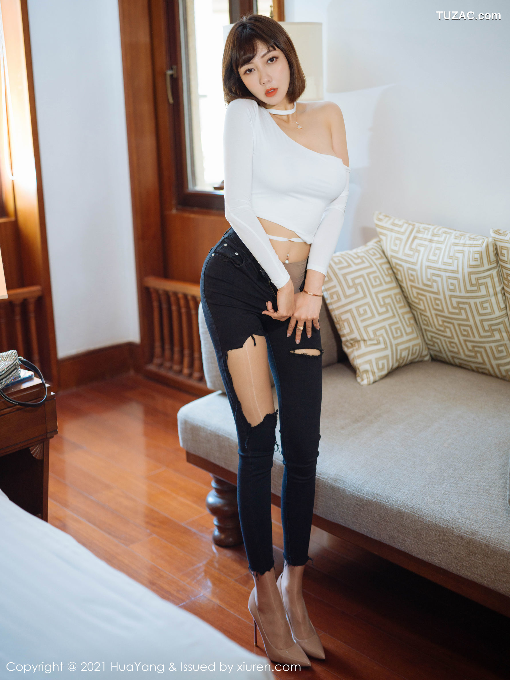 HuaYang花漾-414-果儿-白T黑牛仔裤肉丝