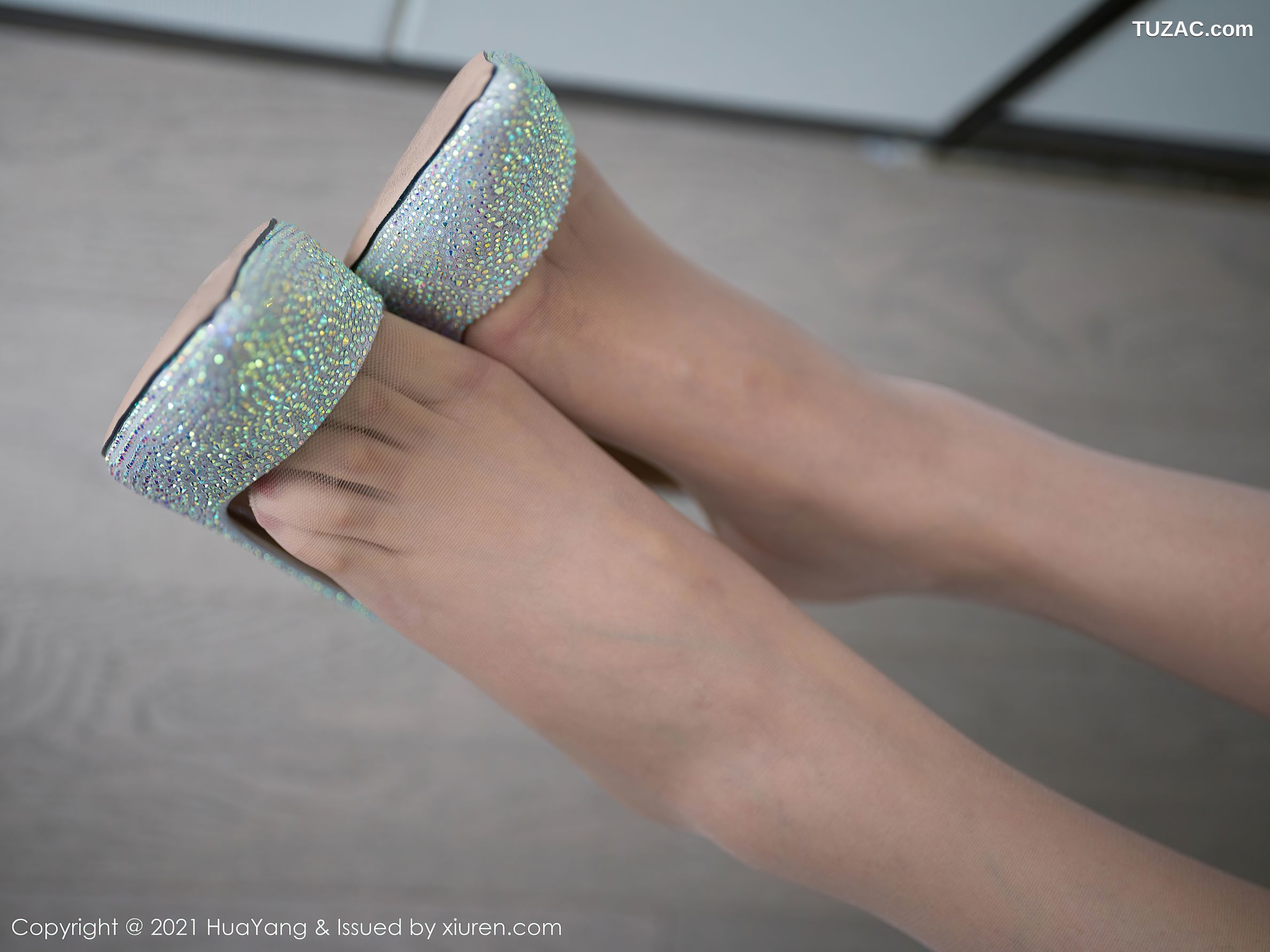 HuaYang花漾-431-田冰冰-白吊带透视短裙爆乳